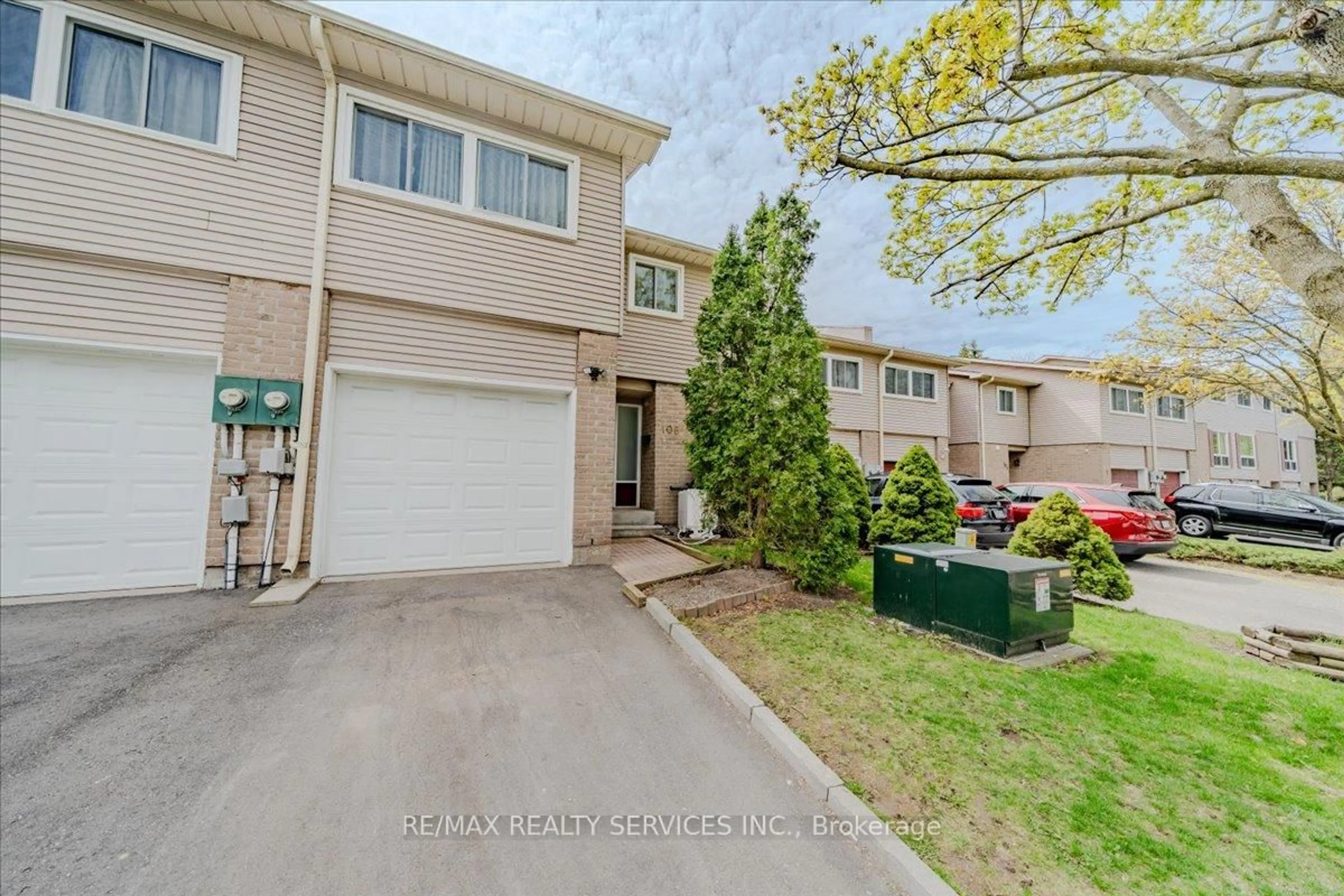 A pic from outside/outdoor area/front of a property/back of a property/a pic from drone, street for 1133 Ritson Rd #108, Oshawa Ontario L1G 7T3