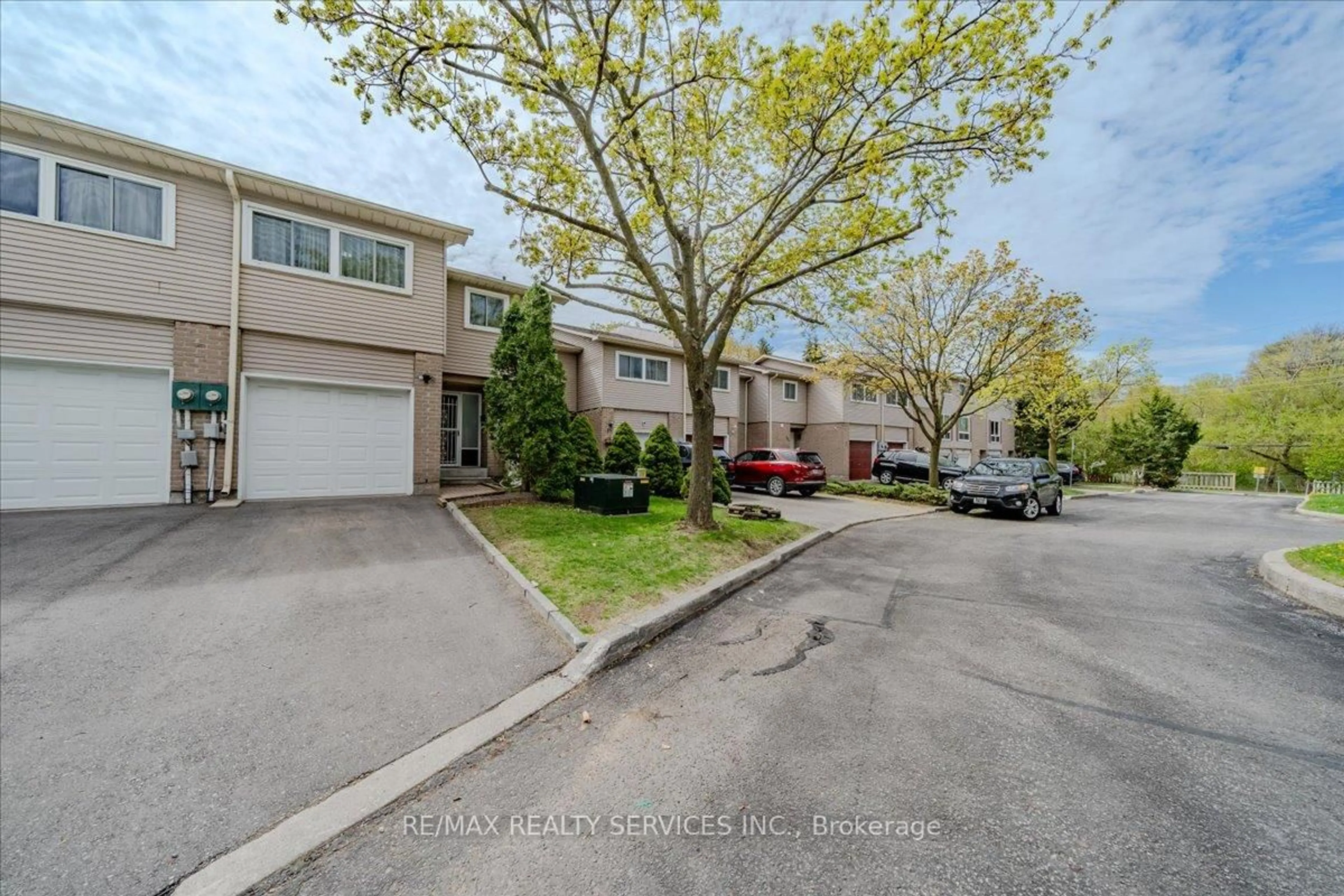 A pic from outside/outdoor area/front of a property/back of a property/a pic from drone, street for 1133 Ritson Rd #108, Oshawa Ontario L1G 7T3