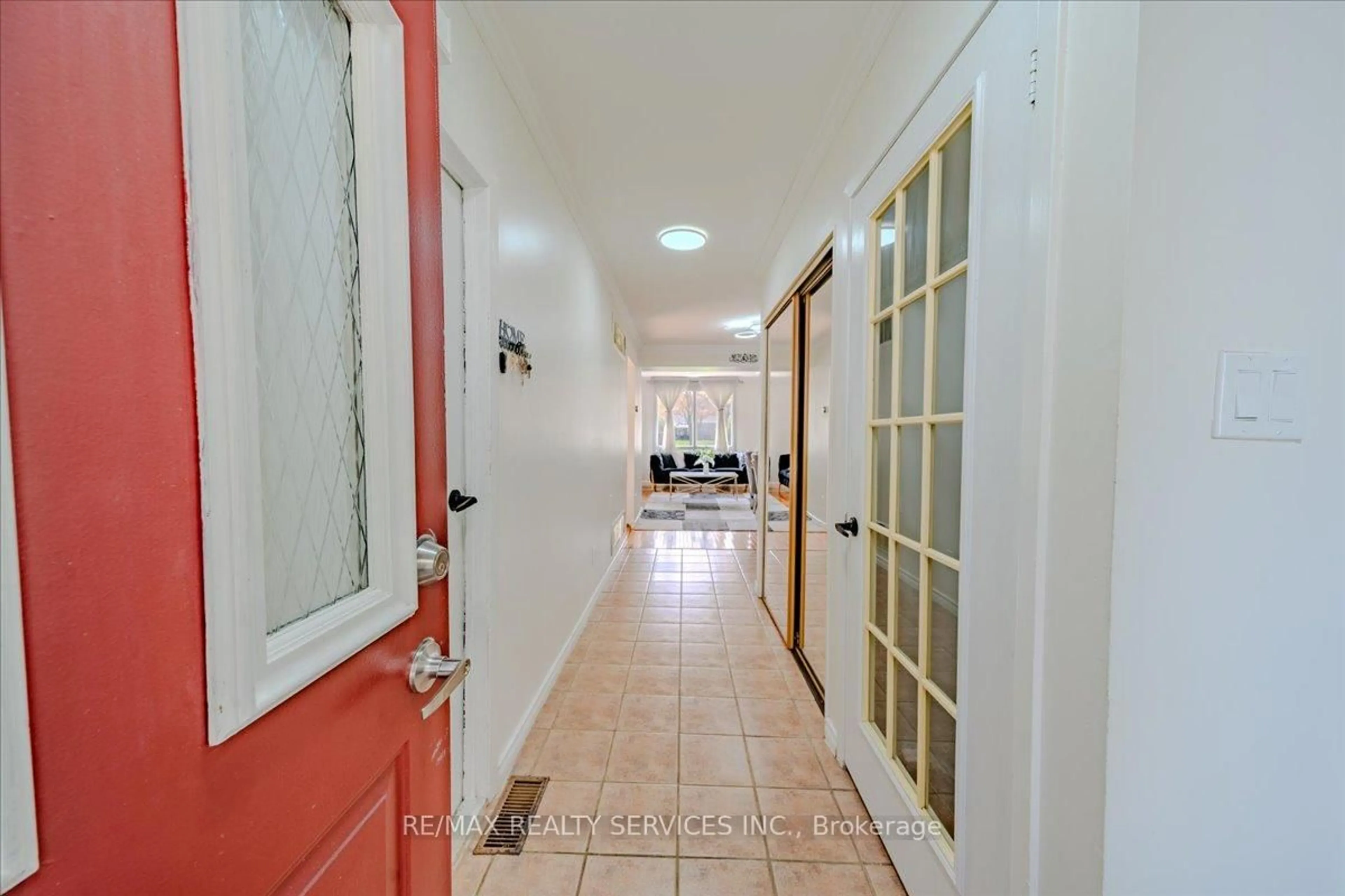 Indoor entryway for 1133 Ritson Rd #108, Oshawa Ontario L1G 7T3