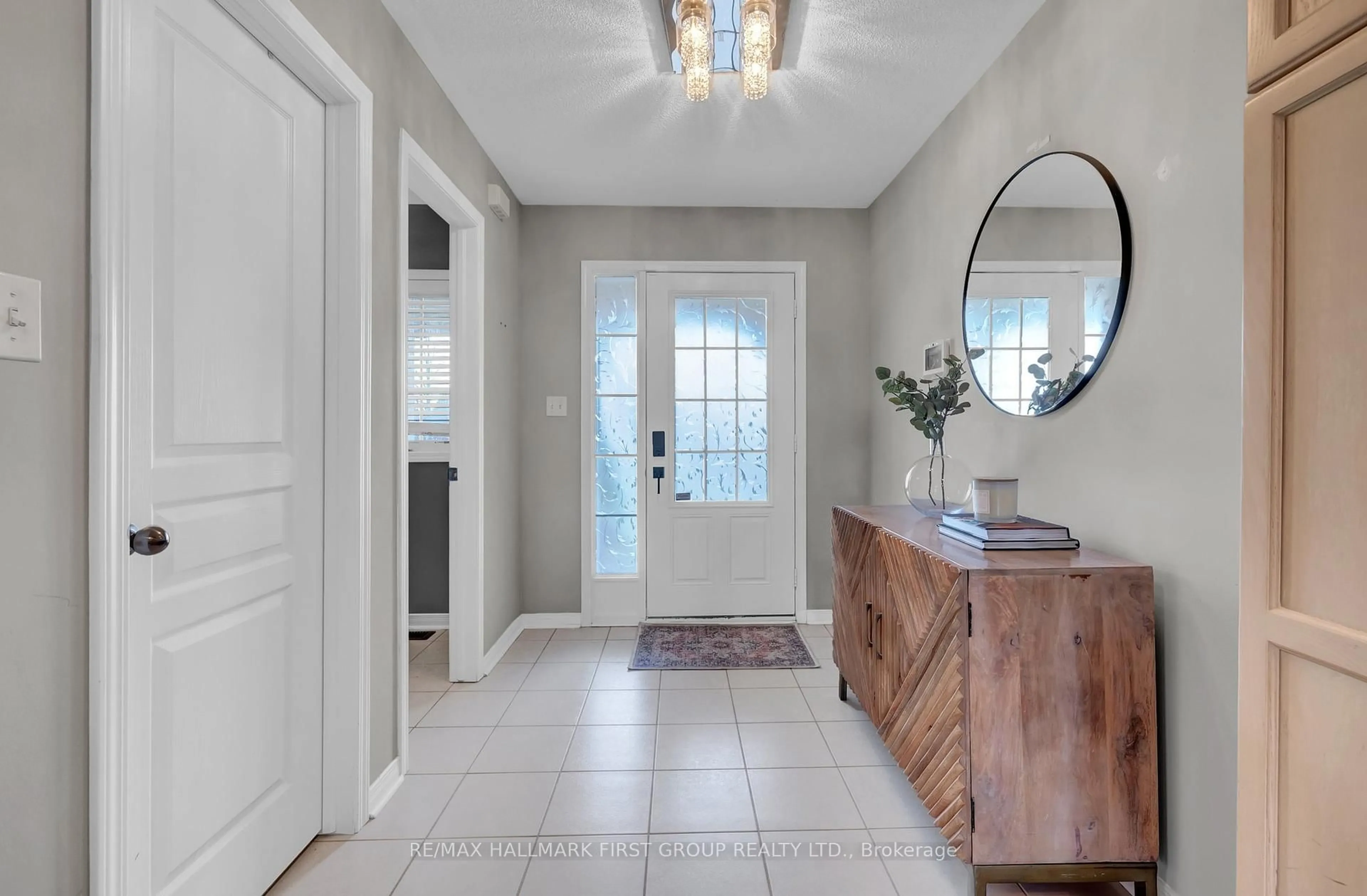 Indoor entryway for 78 Richard Davies Cres, Clarington Ontario L1C 0N8