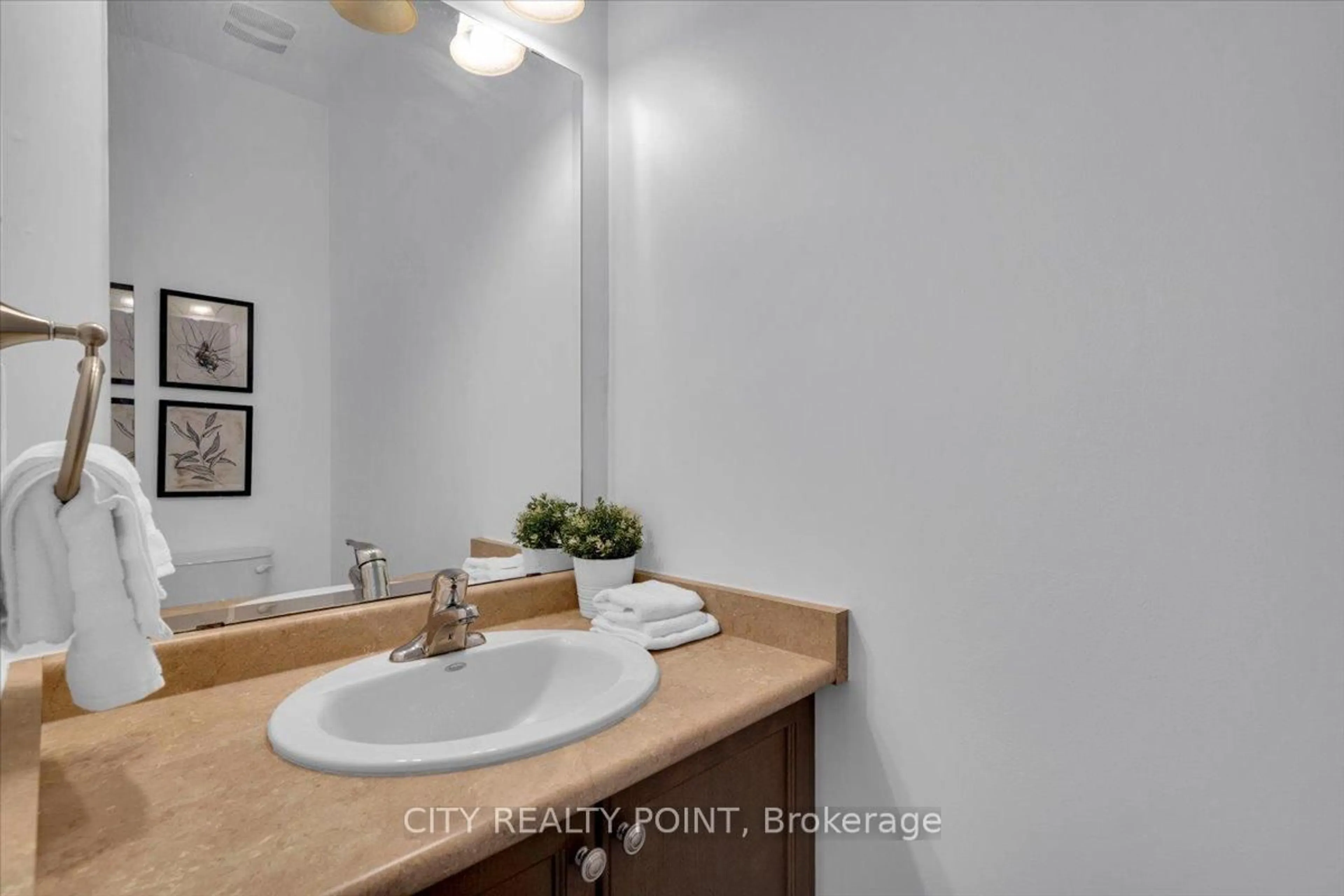 Standard bathroom, unknown for 10 Edhouse Ave, Toronto Ontario M1L 0G1