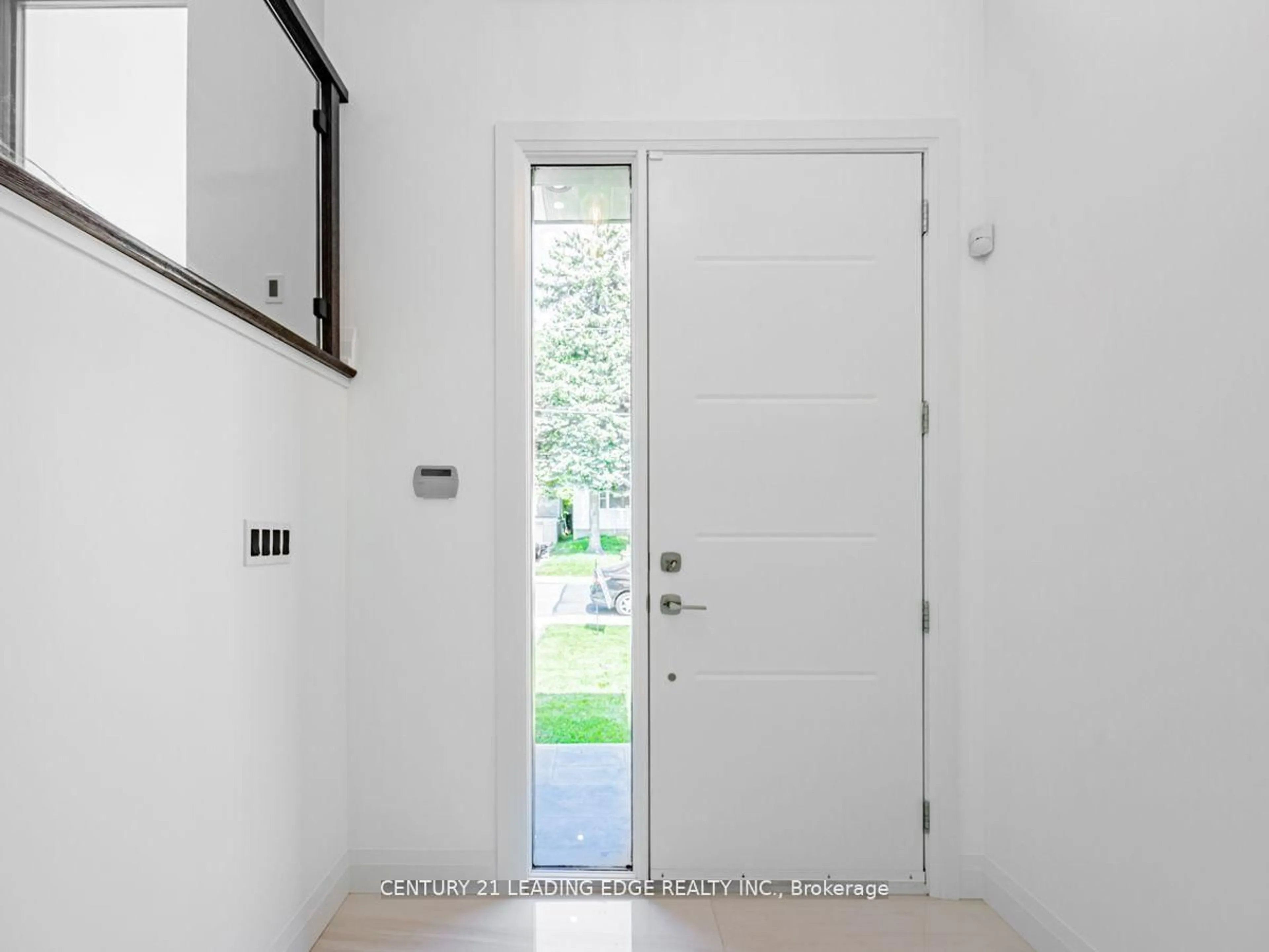 Indoor entryway for 48B Maybourne Ave, Toronto Ontario M1L 2V9