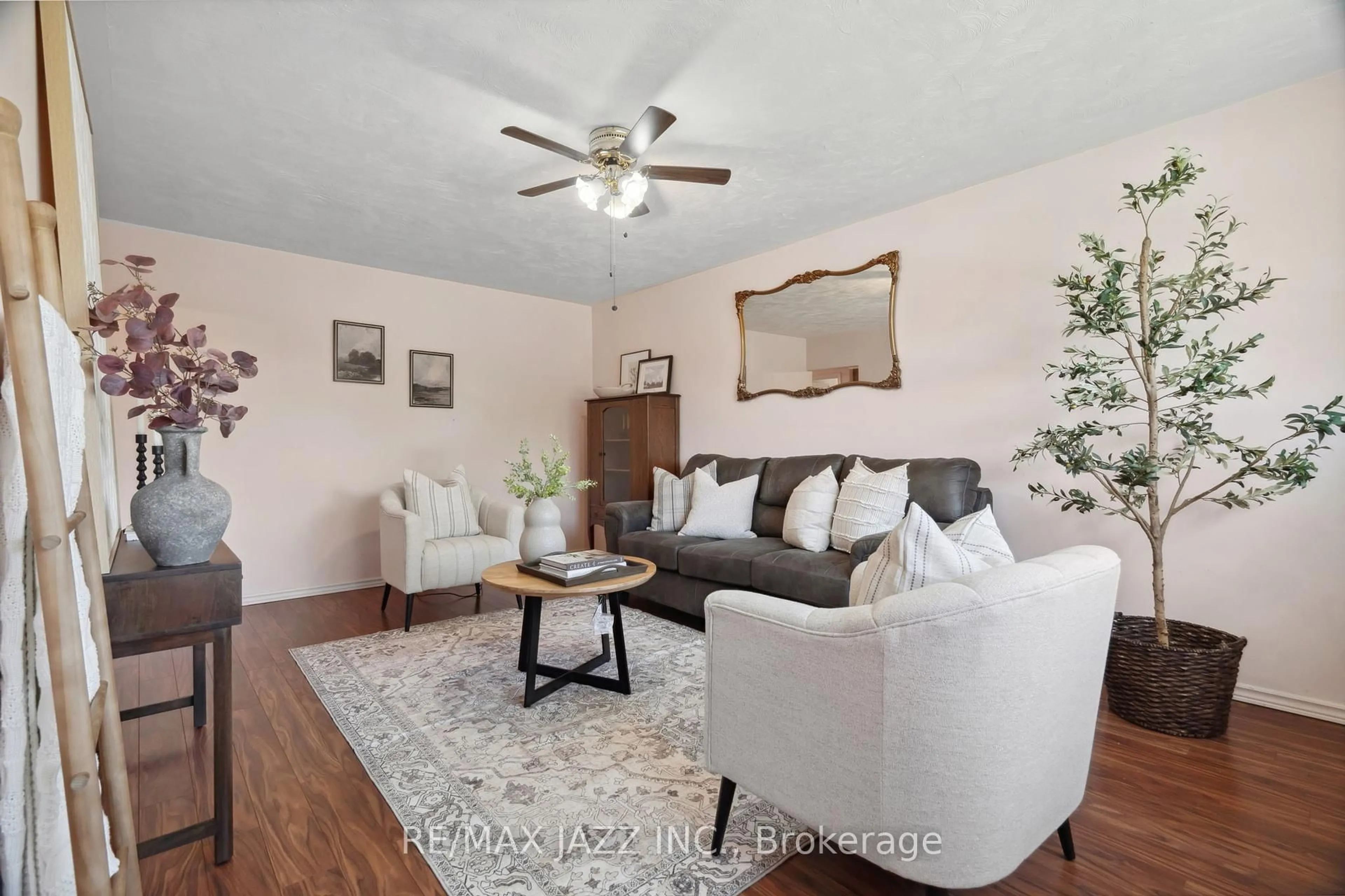 Living room with furniture, wood/laminate floor for 368 Wolfe St, Oshawa Ontario L1H 3V1