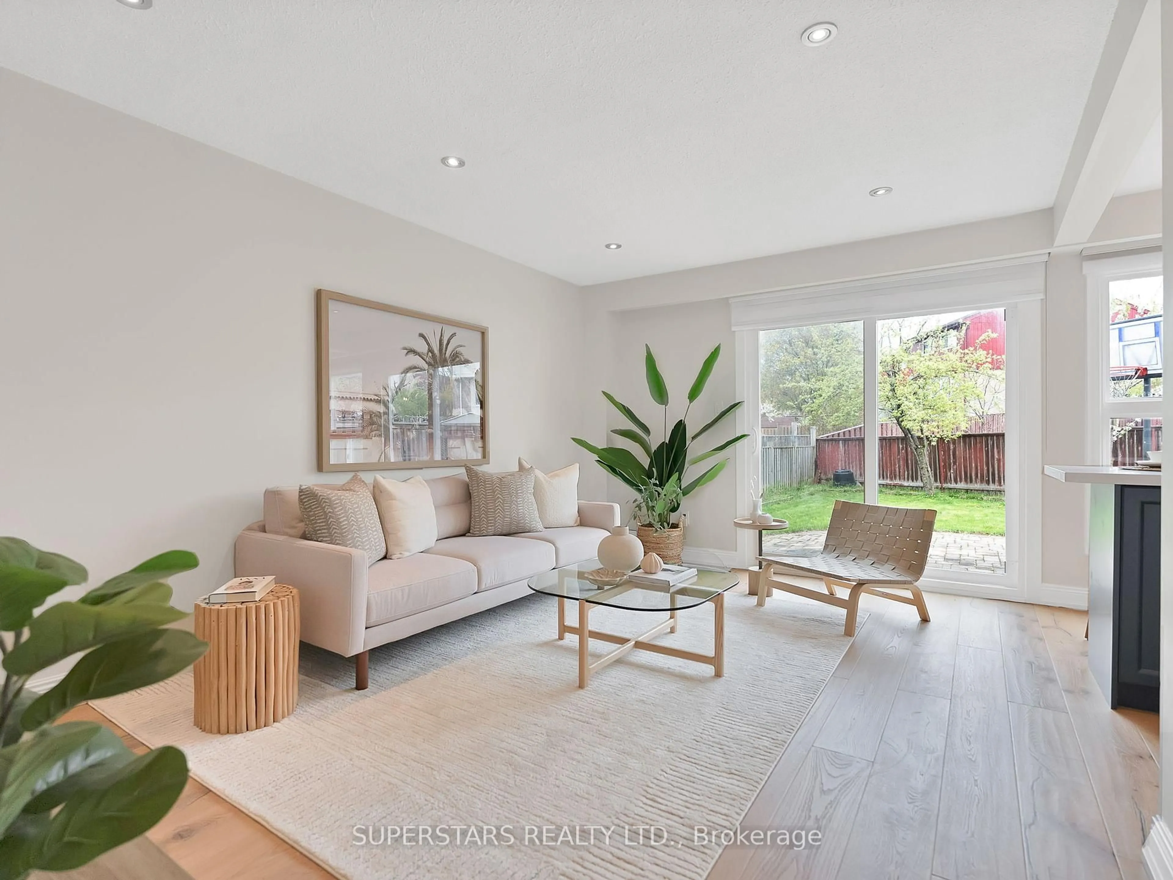 Living room with furniture, unknown for 6 Kenhatch Blvd, Toronto Ontario M1S 4A2