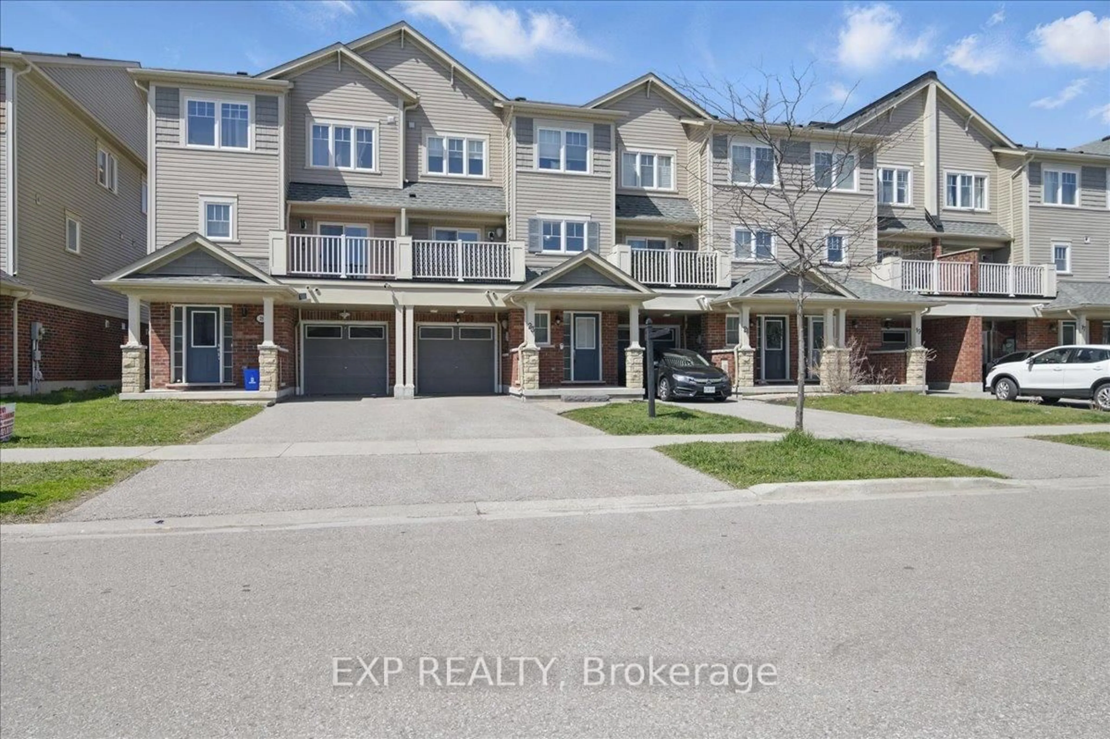 A pic from outside/outdoor area/front of a property/back of a property/a pic from drone, street for 23 Great Gabe Cres, Oshawa Ontario L1L 0C1