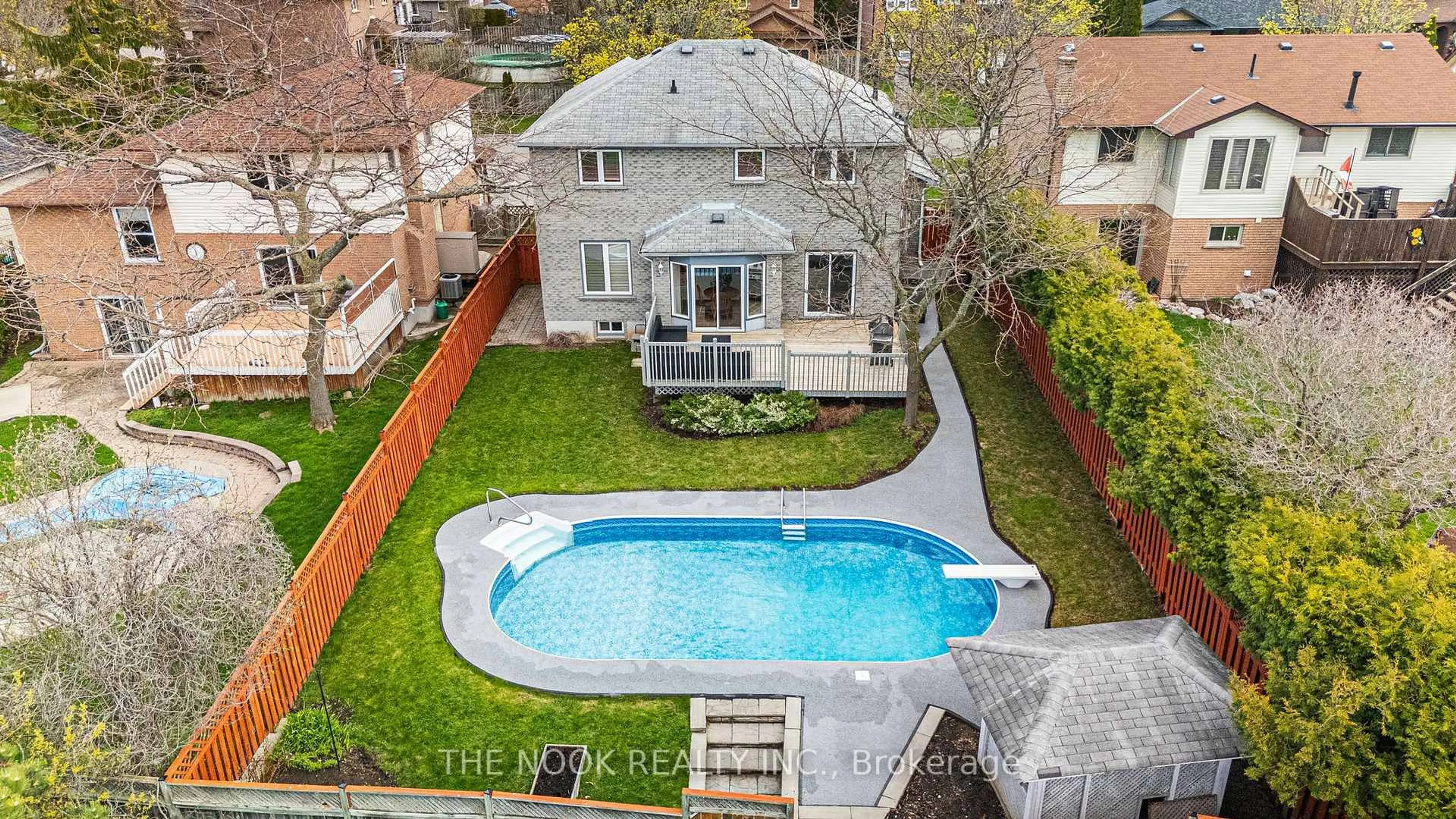 A pic from outside/outdoor area/front of a property/back of a property/a pic from drone, street for 59 Pinedale Cres, Clarington Ontario L1E 1C7