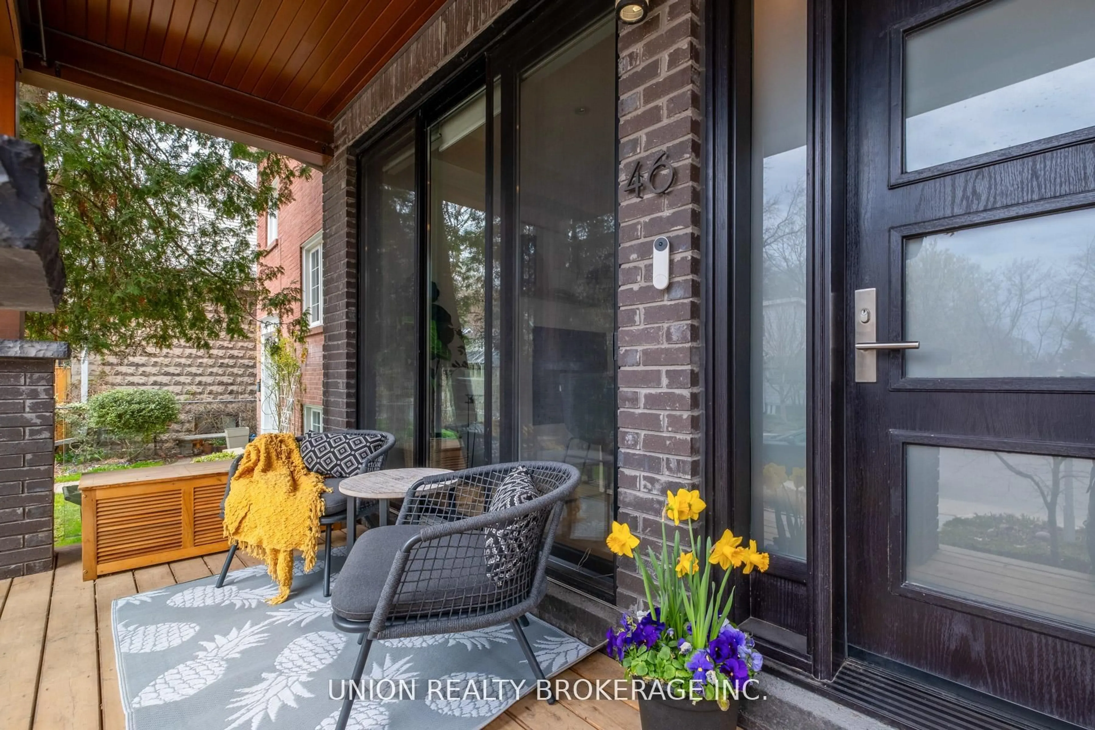 Indoor entryway for 46 Harriet St, Toronto Ontario M4L 2E9
