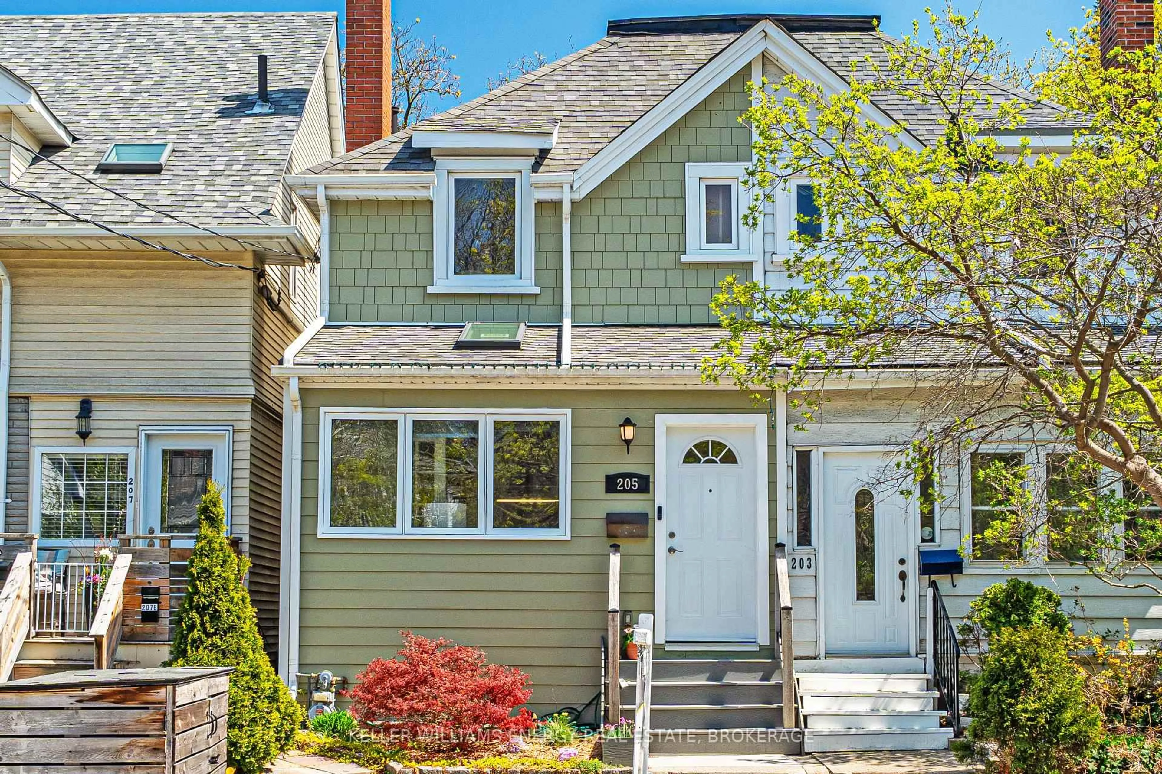 Home with vinyl exterior material, street for 205 Balsam Ave, Toronto Ontario M4E 3C4