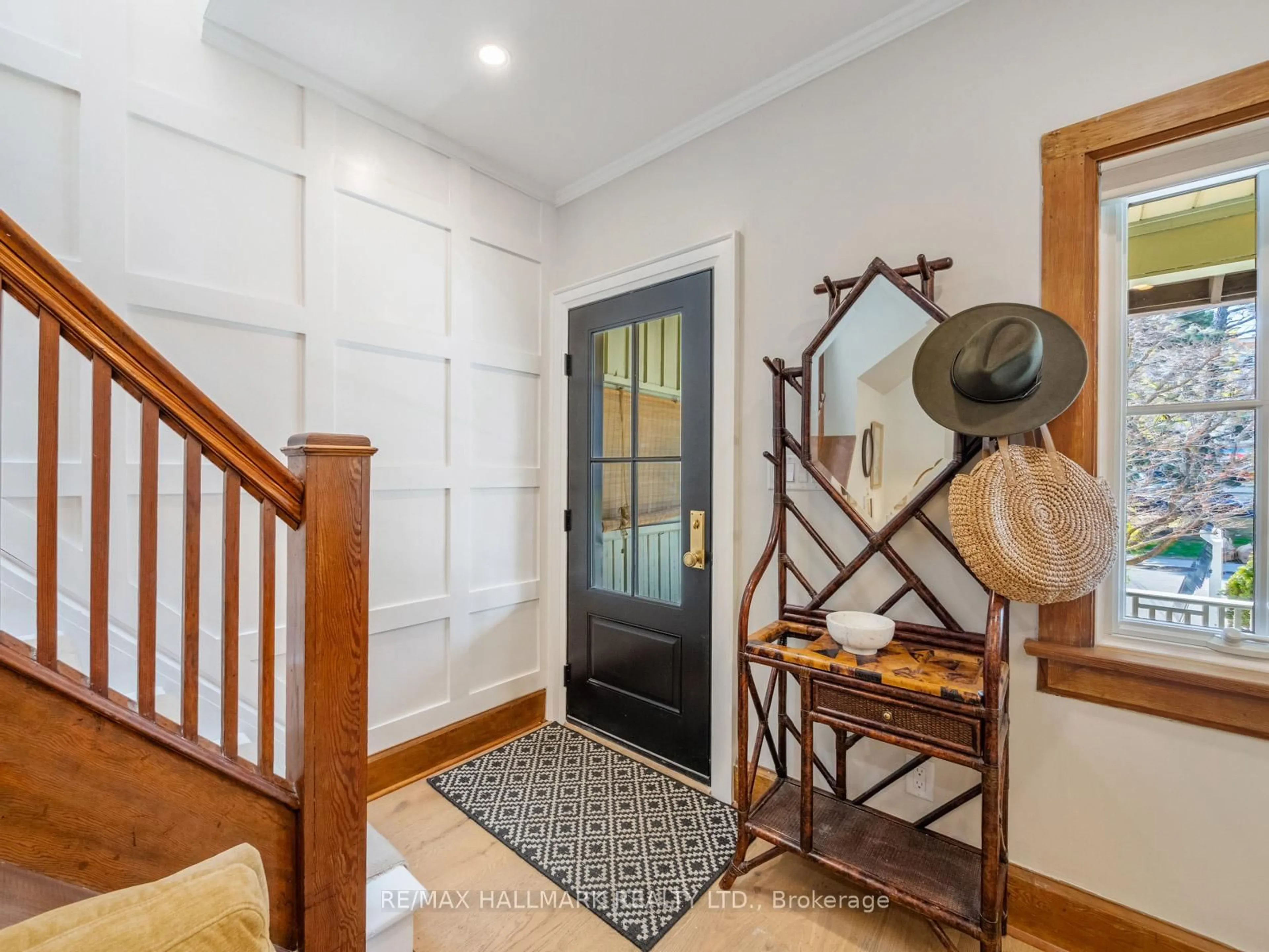Indoor entryway for 24 Meadow Ave, Toronto Ontario M1N 1V6