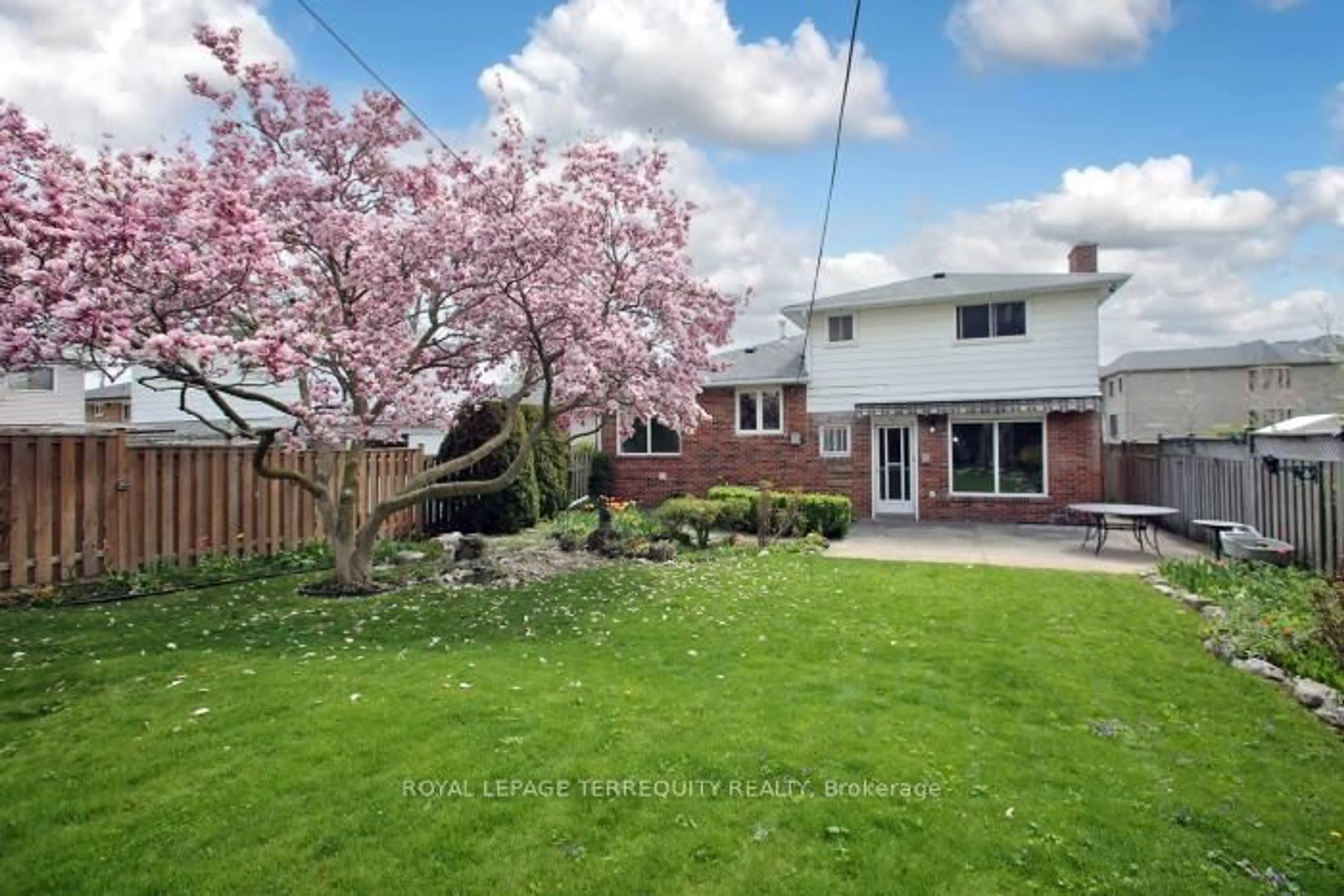 A pic from outside/outdoor area/front of a property/back of a property/a pic from drone, street for 110 Cass Ave, Toronto Ontario M1T 2B3