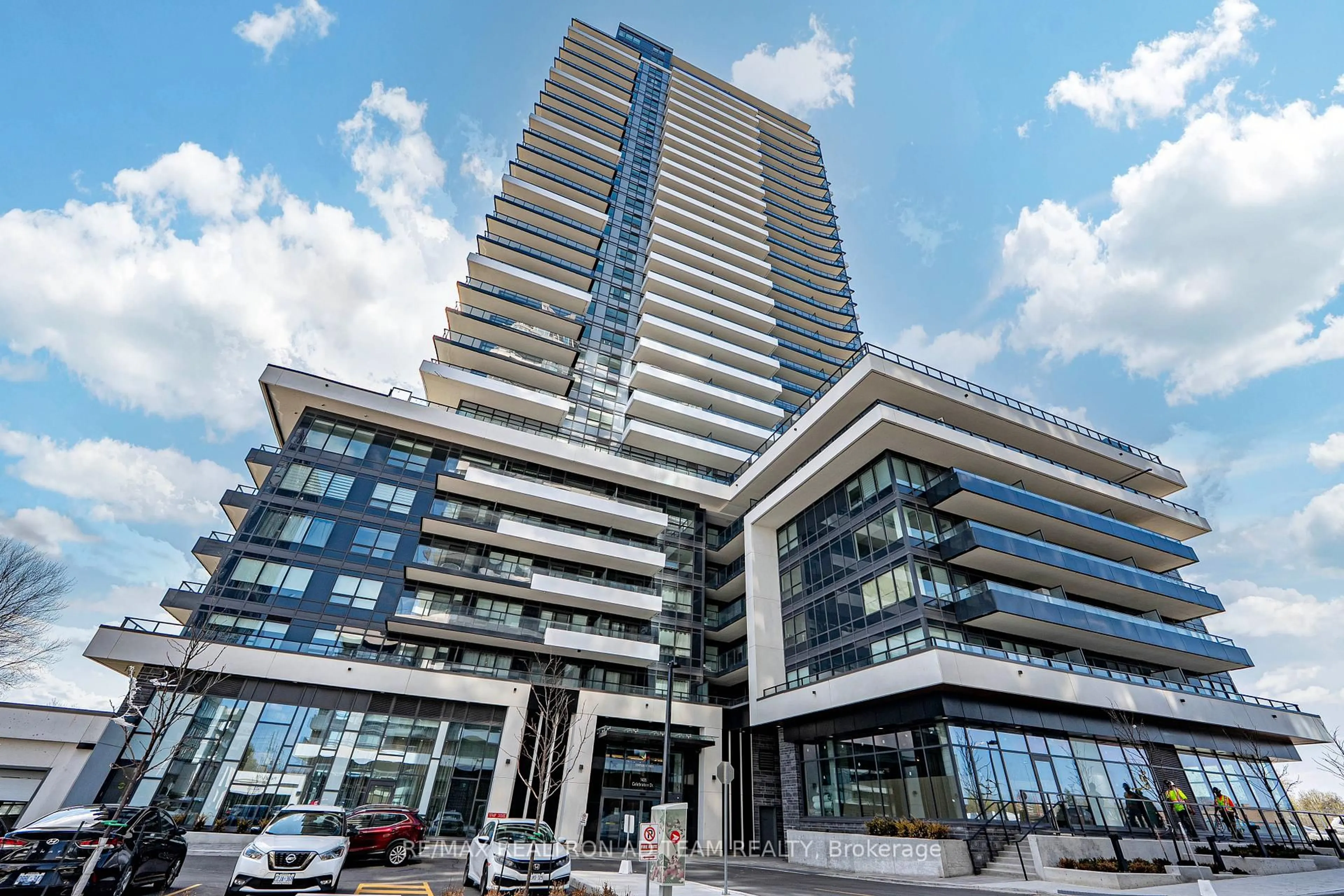 Indoor foyer for 1435 Celebration Dr #3004, Pickering Ontario L1W 0C4