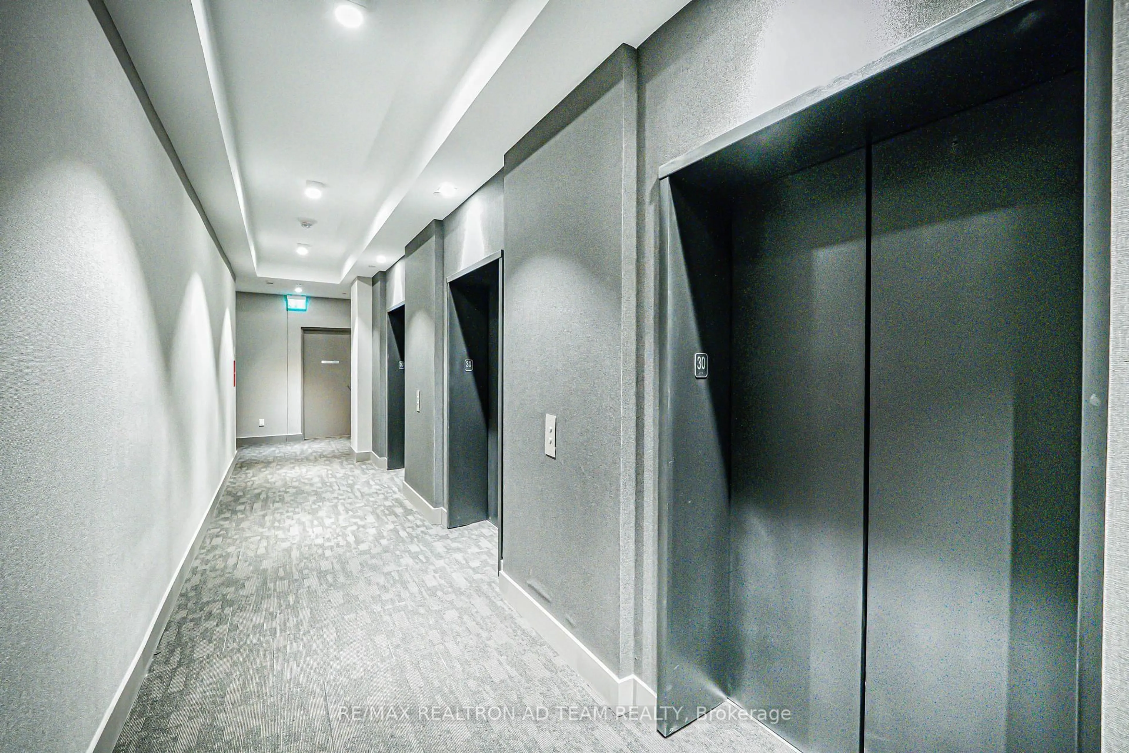 Indoor foyer for 1435 Celebration Dr #3004, Pickering Ontario L1W 0C4