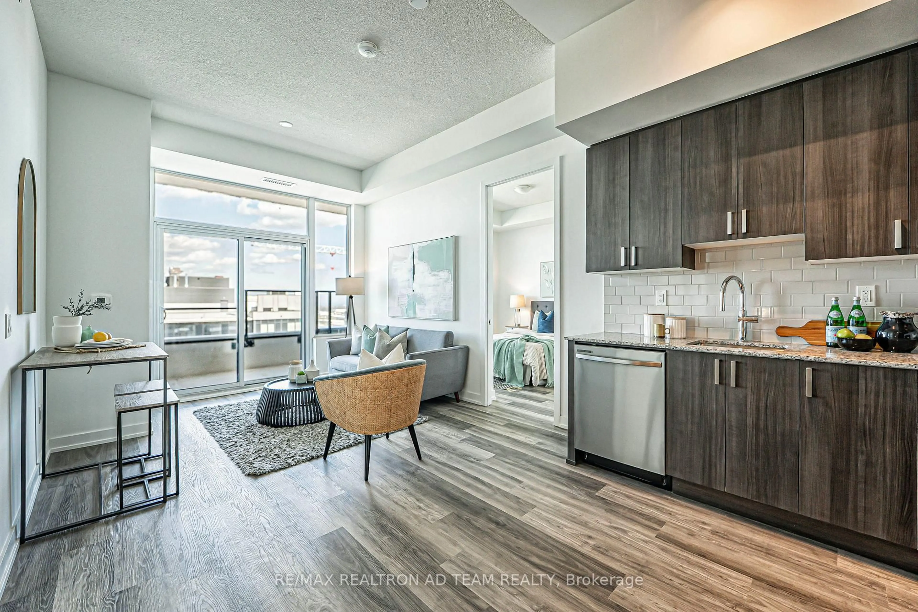 Open concept kitchen, unknown for 1435 Celebration Dr #3004, Pickering Ontario L1W 0C4