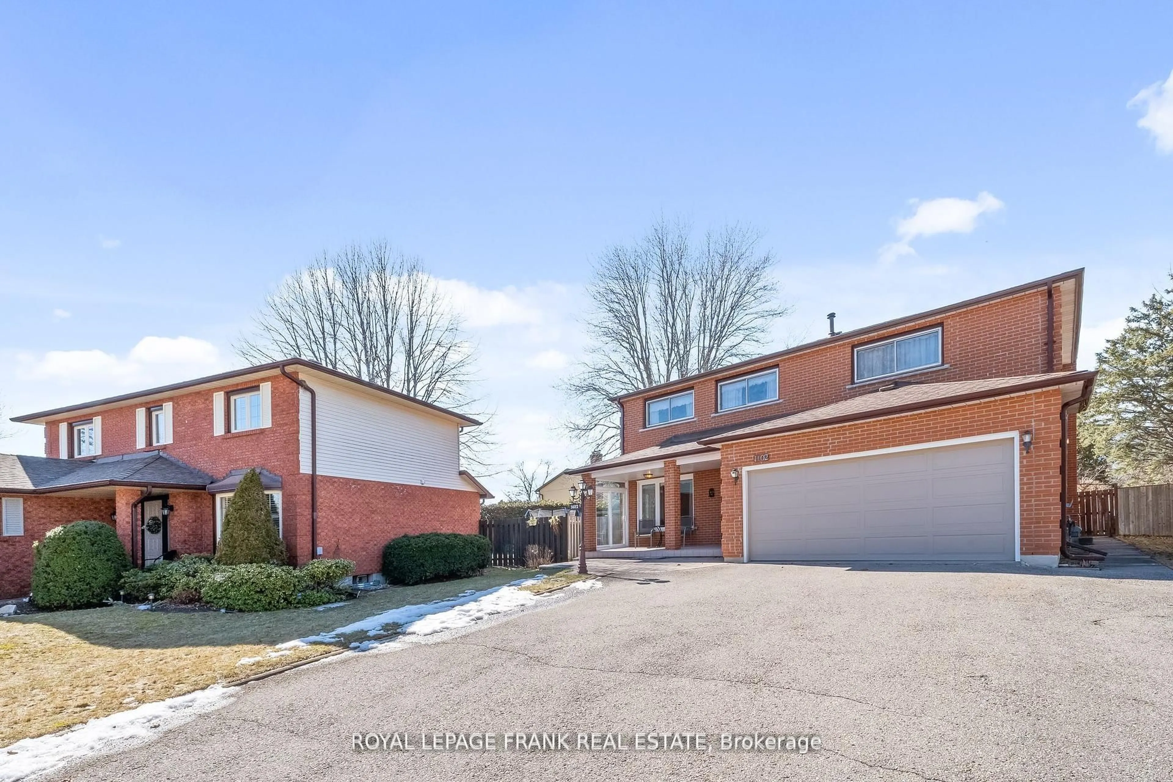 A pic from outside/outdoor area/front of a property/back of a property/a pic from drone, street for 1402 Manitou Dr, Oshawa Ontario L1G 7P7
