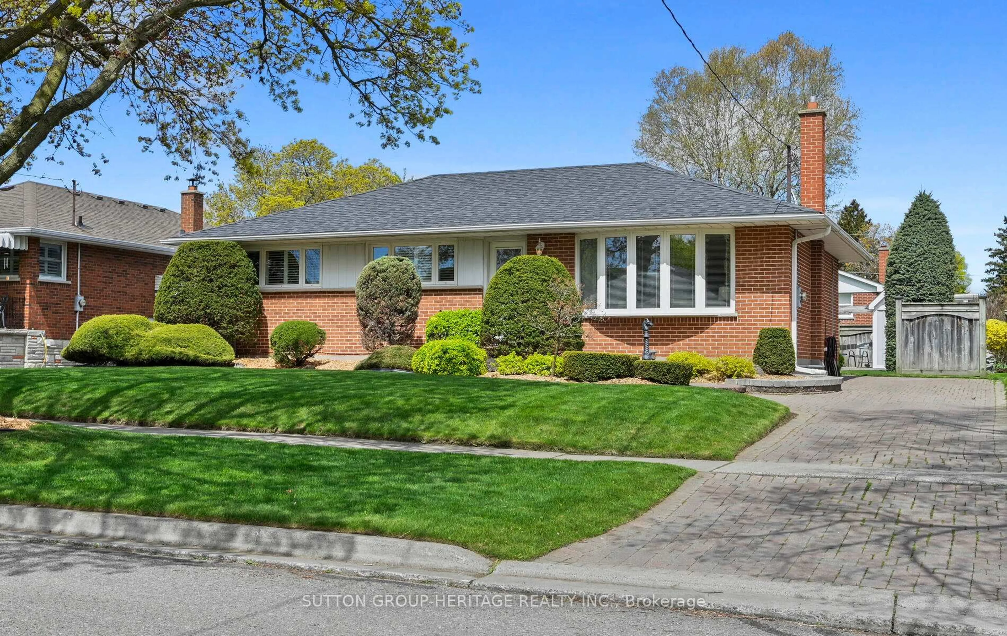 Home with brick exterior material, street for 362 Welland Ave, Oshawa Ontario L1J 3C6