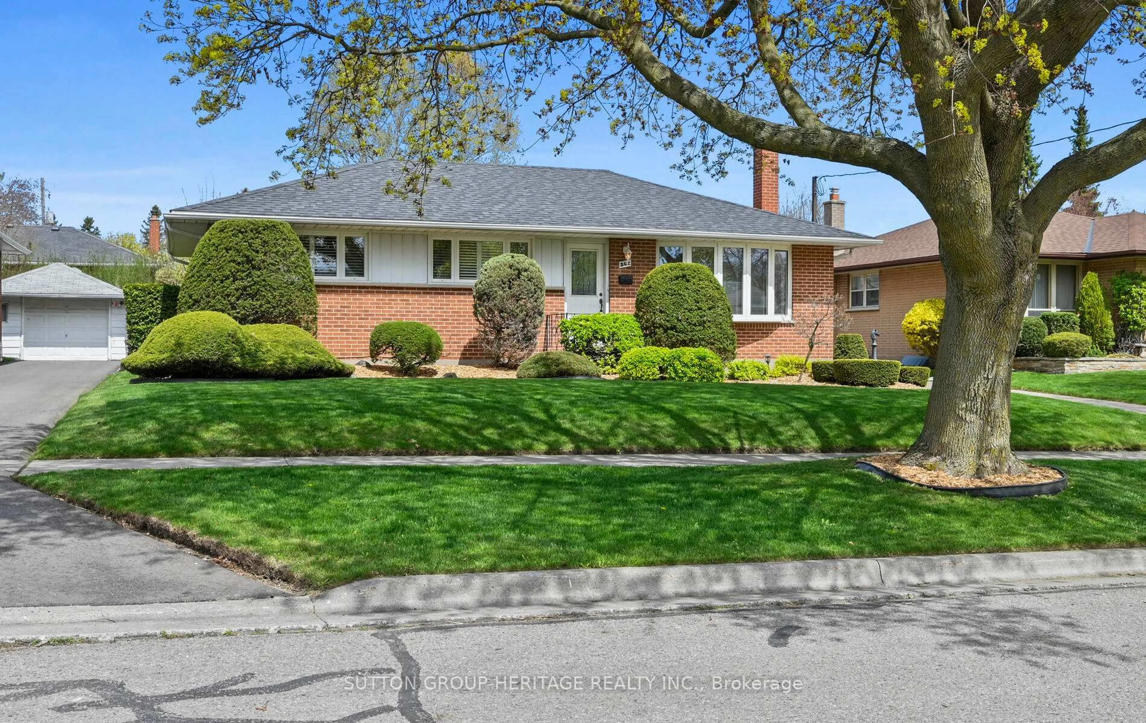 Home with brick exterior material, street for 362 Welland Ave, Oshawa Ontario L1J 3C6