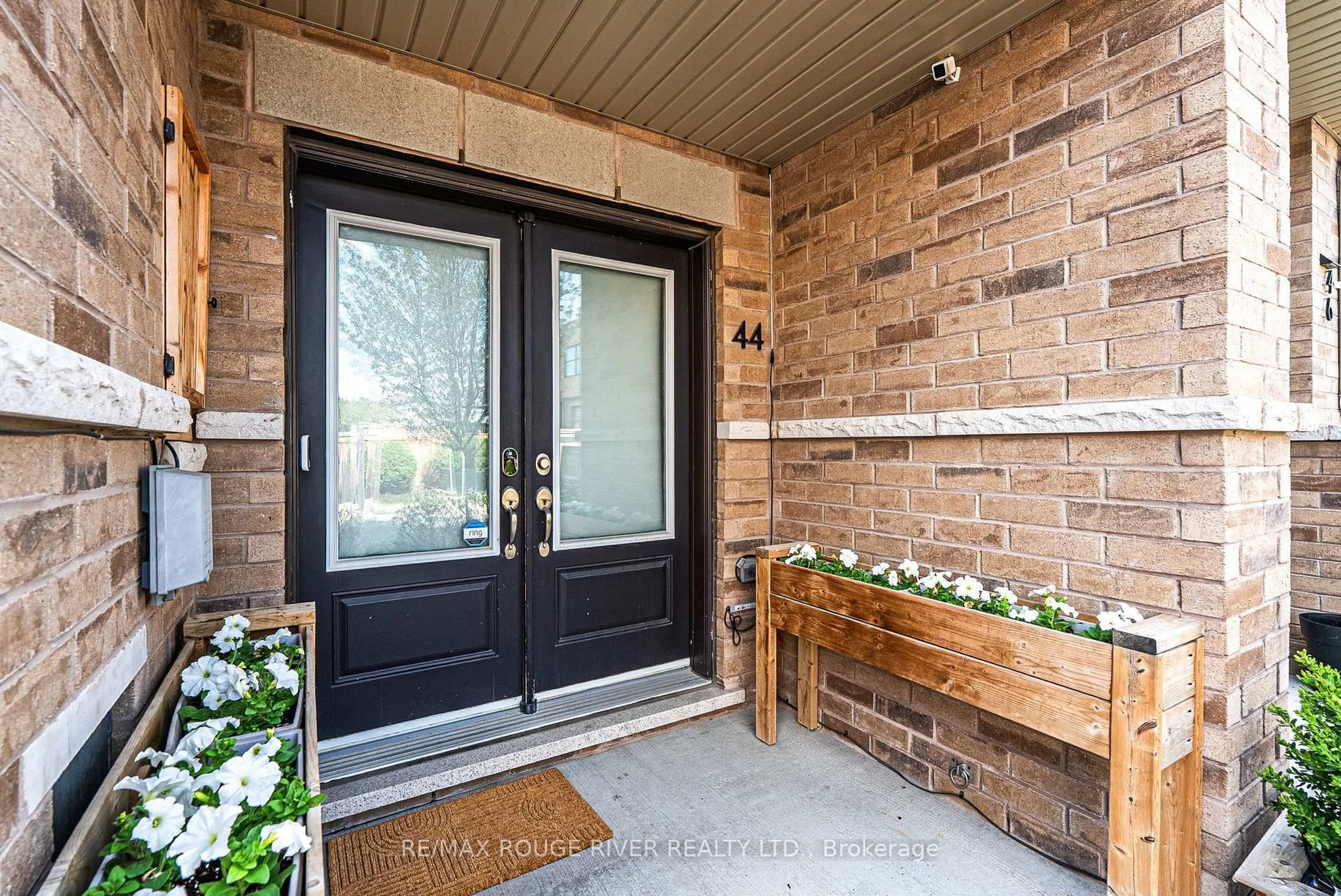 Indoor entryway for 44 Jerseyville Way, Whitby Ontario L1N 0L7