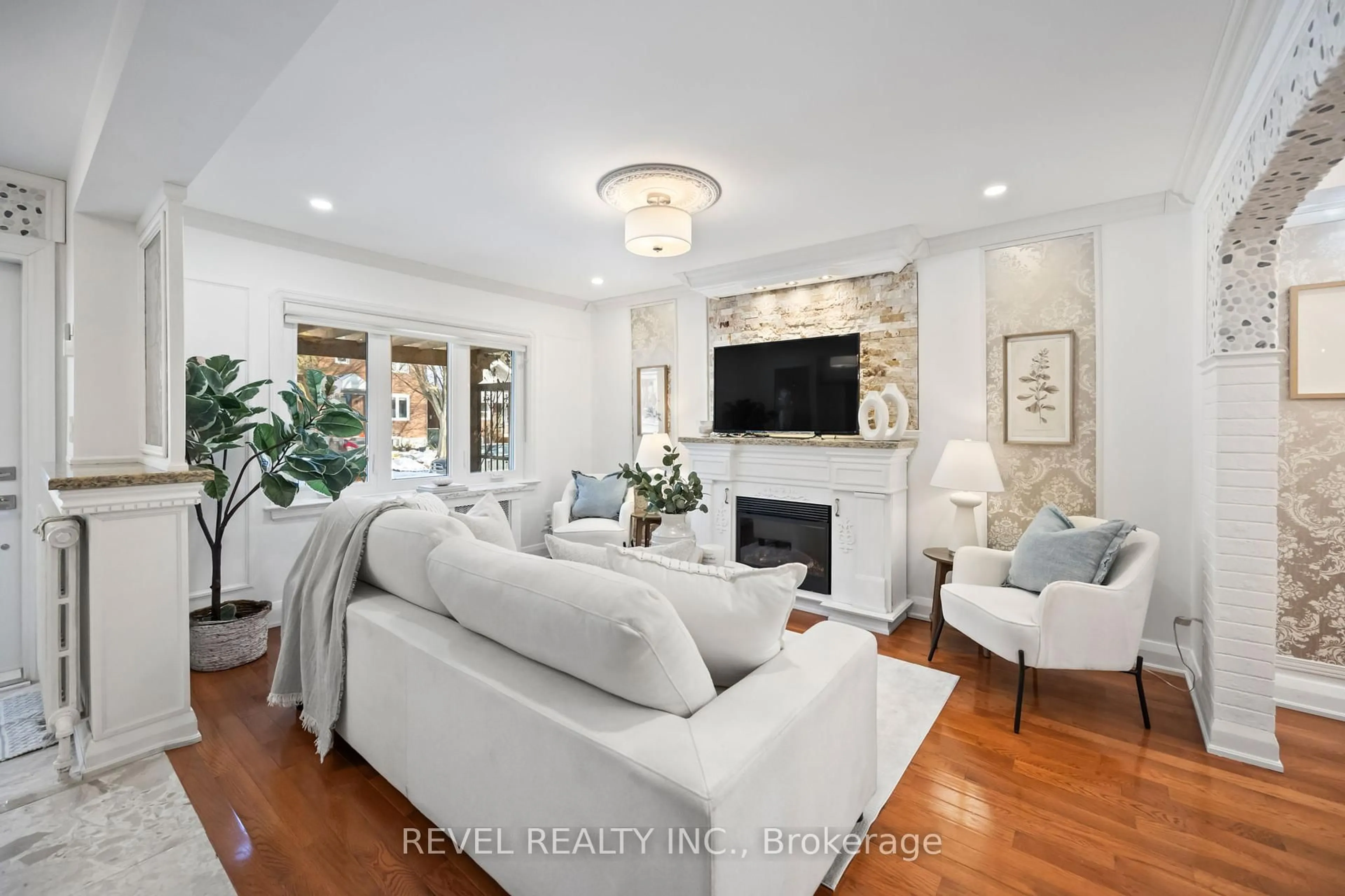 Living room with furniture, unknown for 96 Highfield Rd, Toronto Ontario M4L 2V1