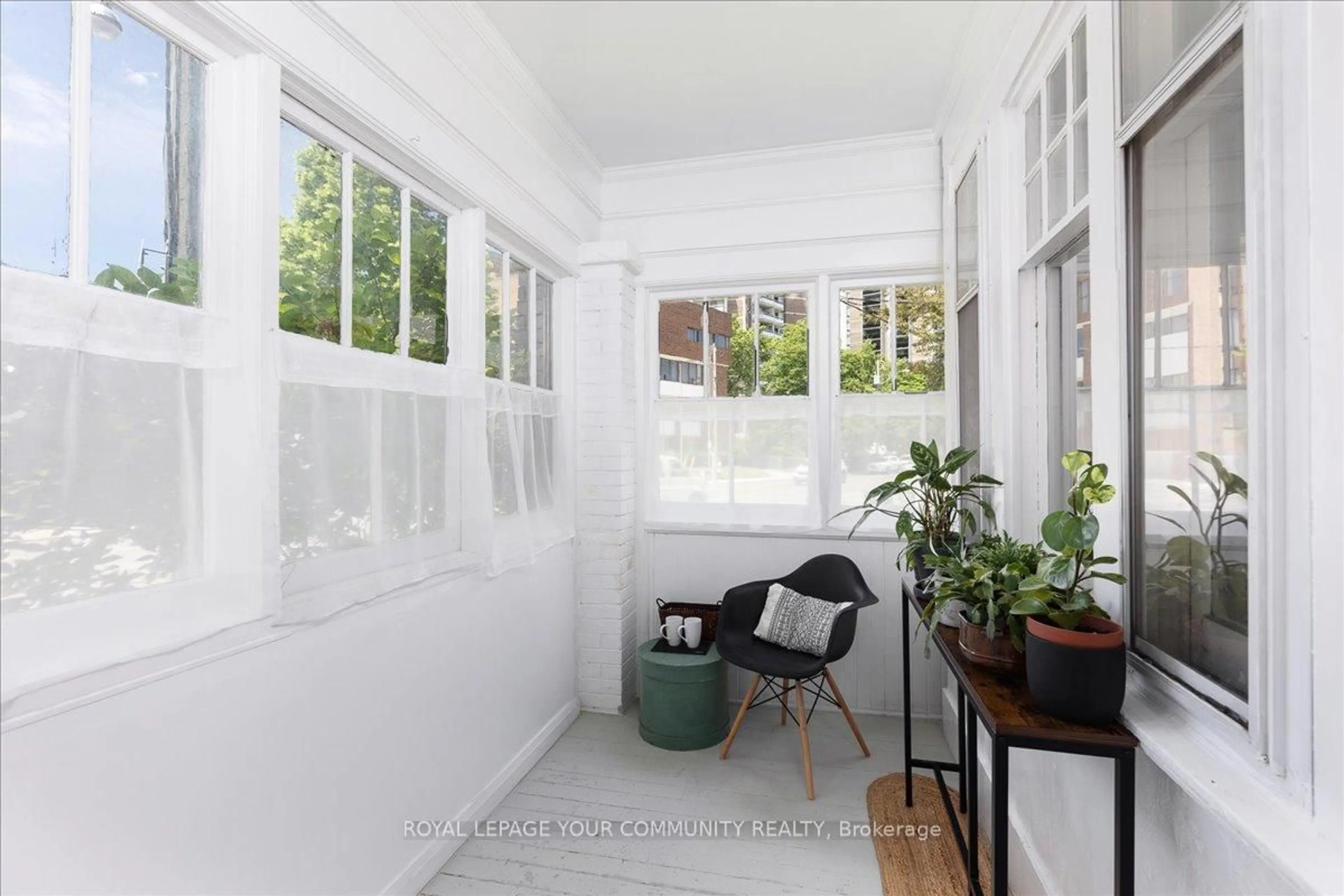 Indoor entryway for 917 Broadview Ave, Toronto Ontario M4K 2R2