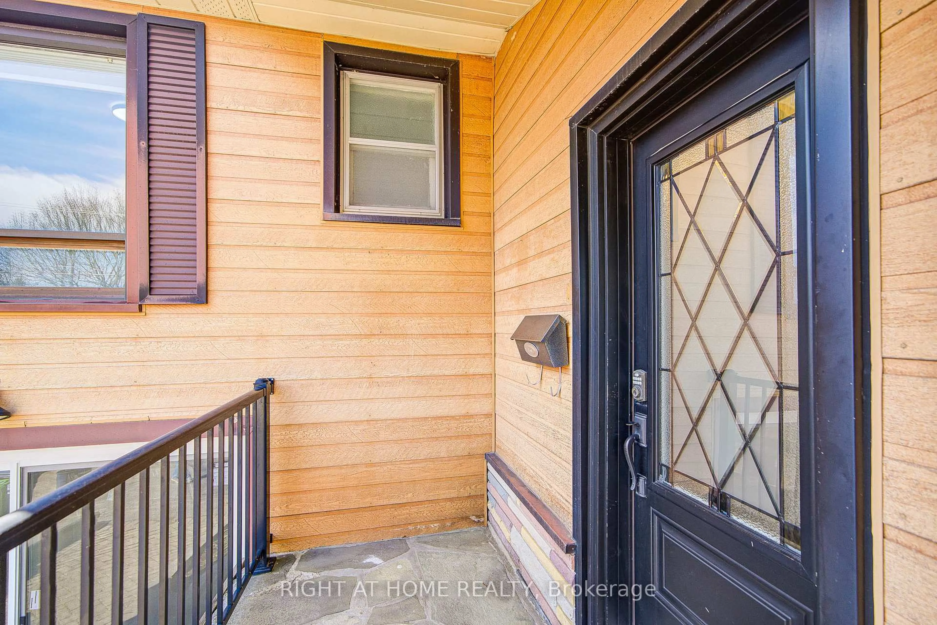 Indoor entryway for 326 Jaybell Grve, Toronto Ontario M1C 2X5