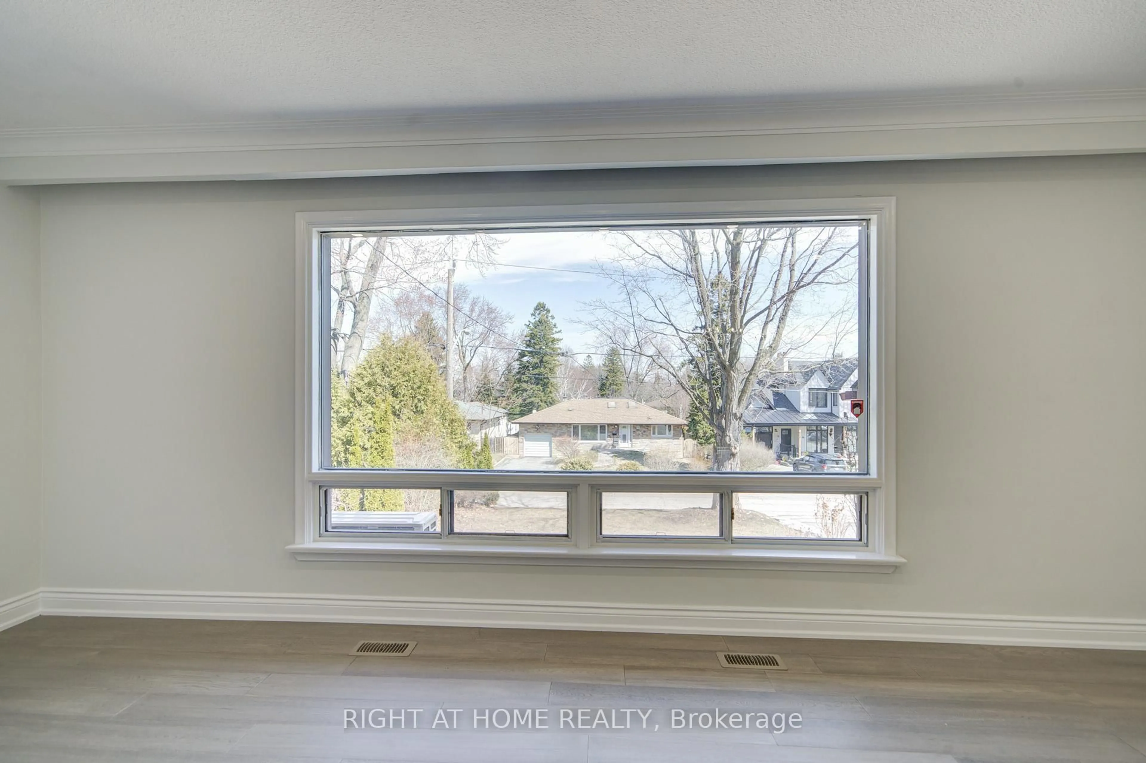 A pic of a room for 326 Jaybell Grve, Toronto Ontario M1C 2X5