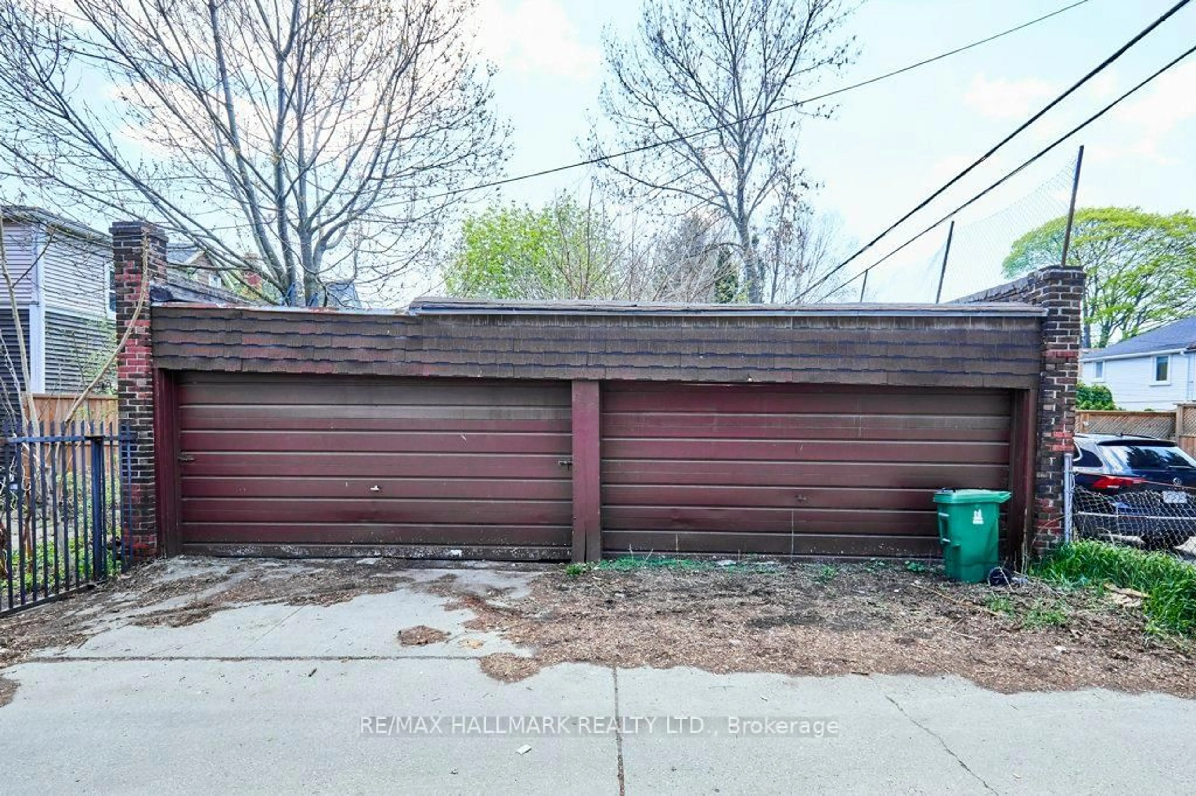 Shed for 116 Hiawatha Rd, Toronto Ontario M4L 2X8