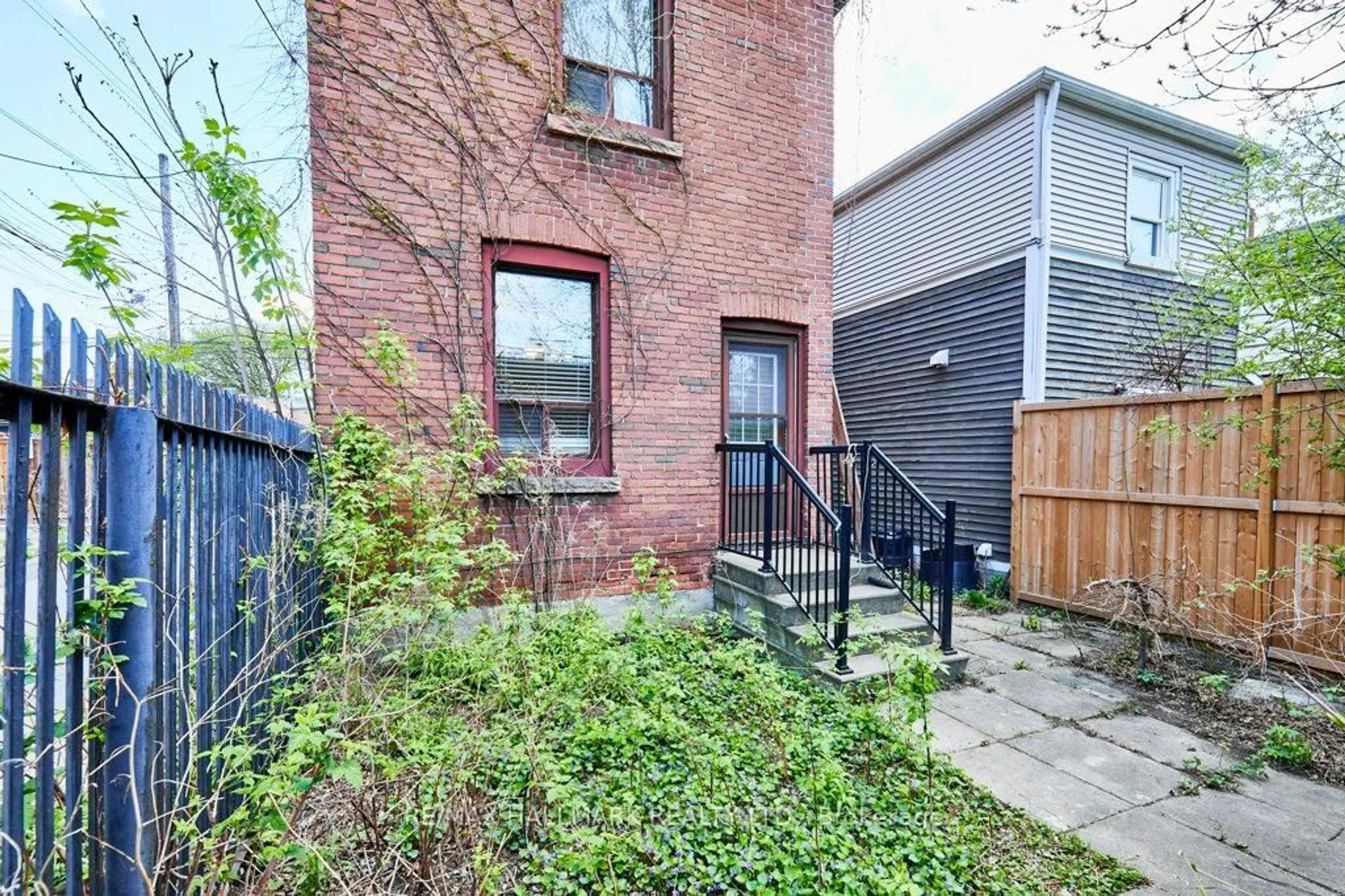 Unknown for 116 Hiawatha Rd, Toronto Ontario M4L 2X8