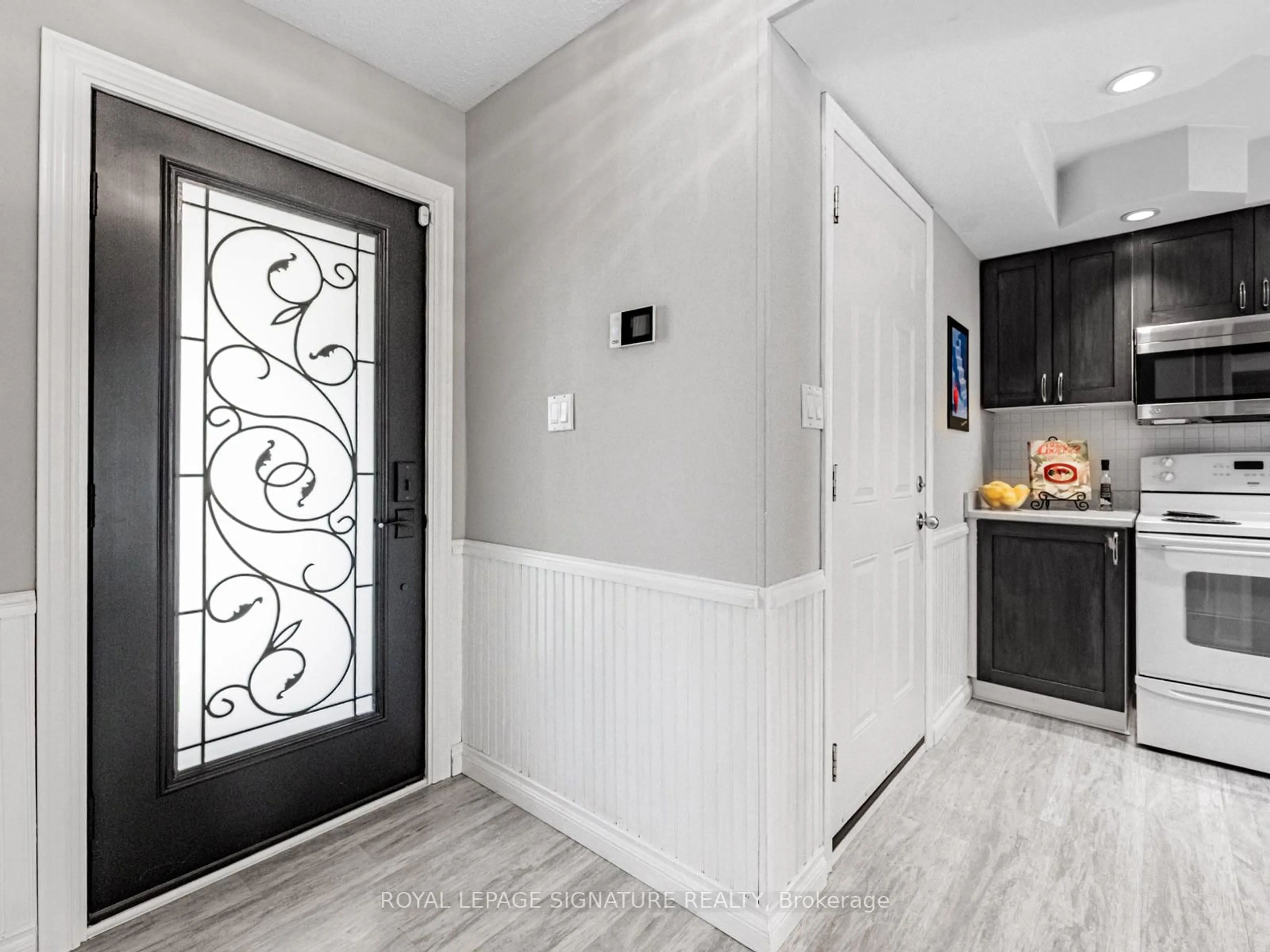 Indoor entryway for 87 Hialeah Cres, Whitby Ontario L1N 6P9