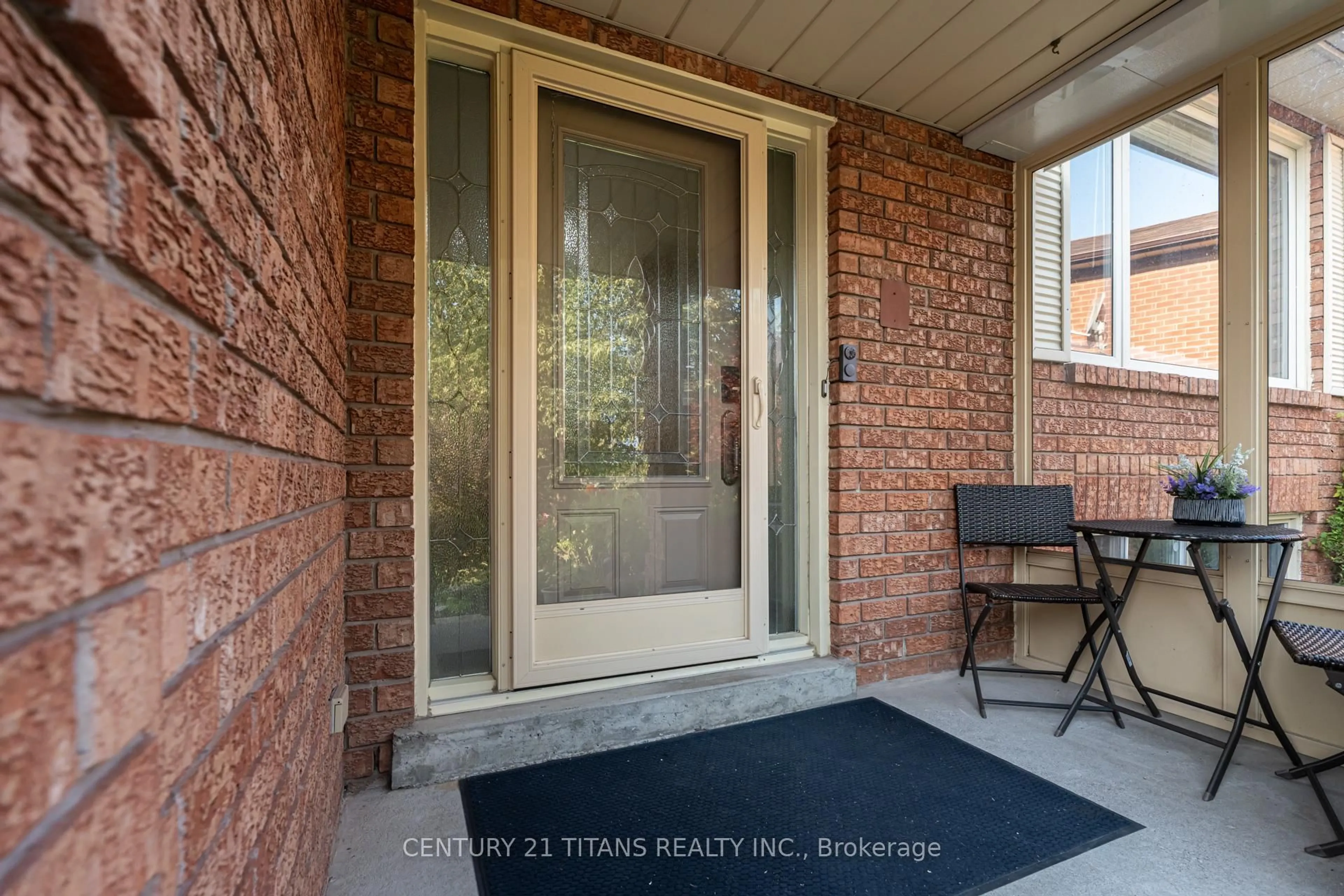 Indoor entryway for 71 Kingswood Dr, Clarington Ontario L1E 1Z3