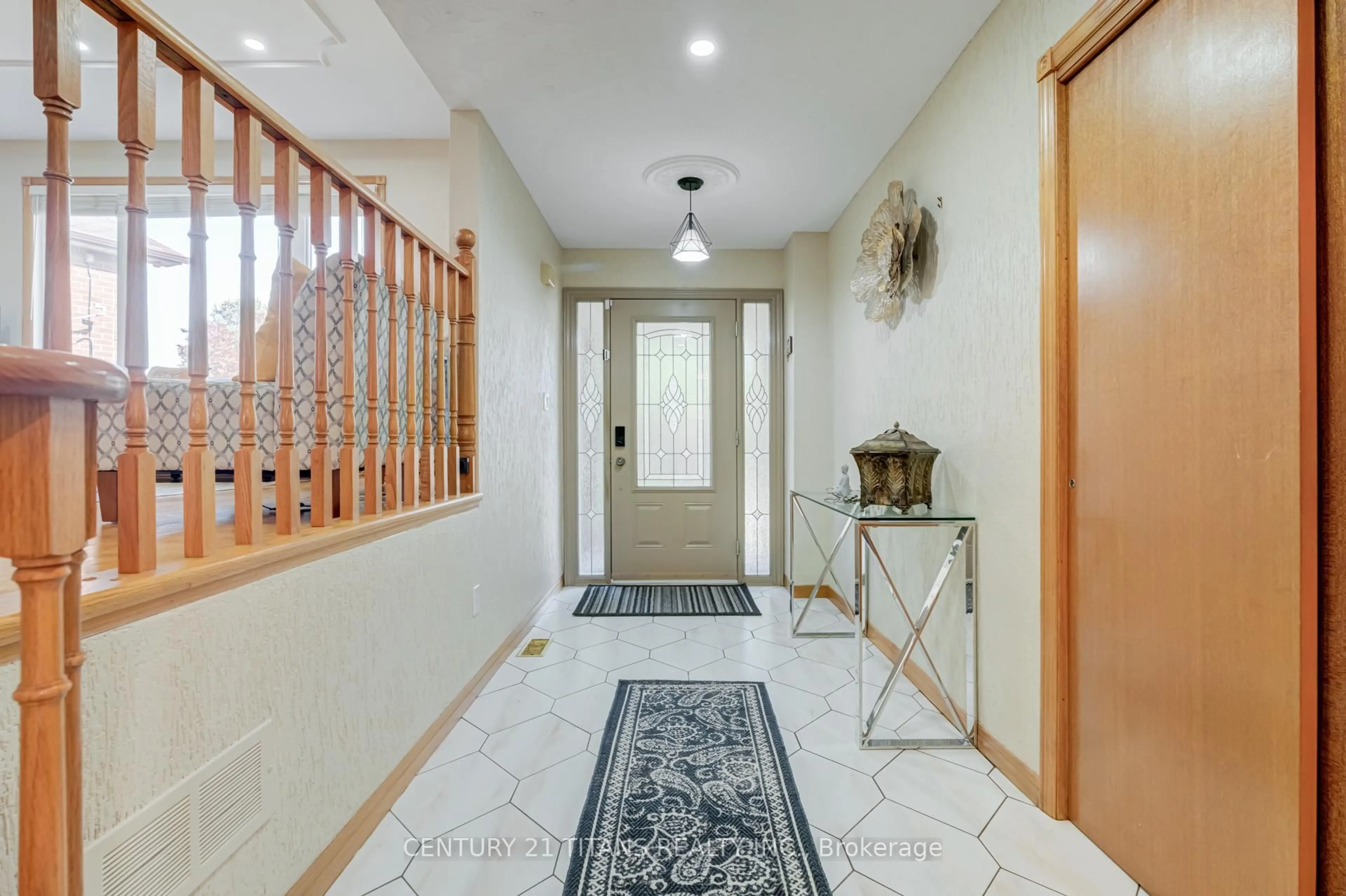 Indoor foyer for 71 Kingswood Dr, Clarington Ontario L1E 1Z3