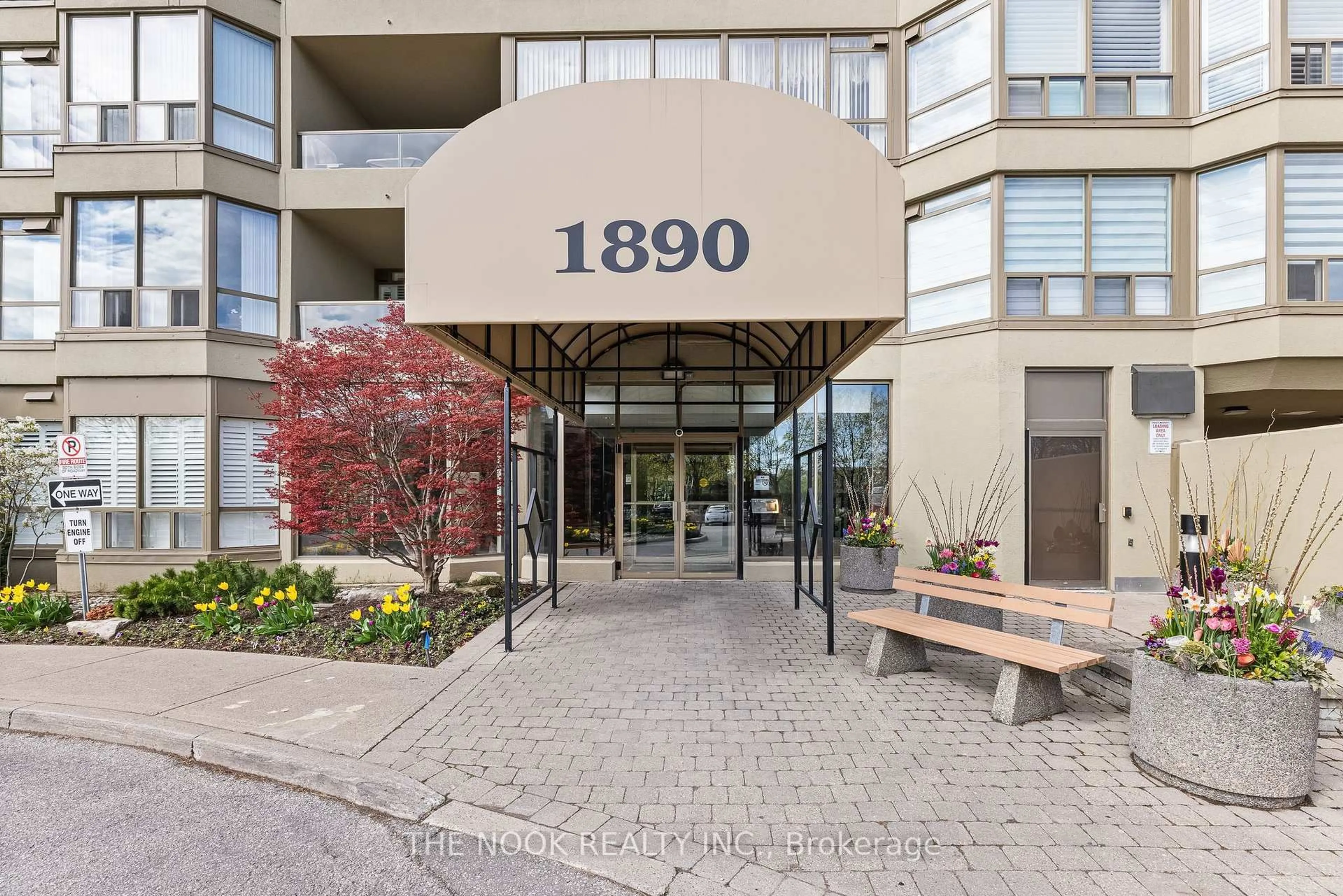 Indoor foyer for 1890 Valley Farm Rd #303, Pickering Ontario L1V 6B4