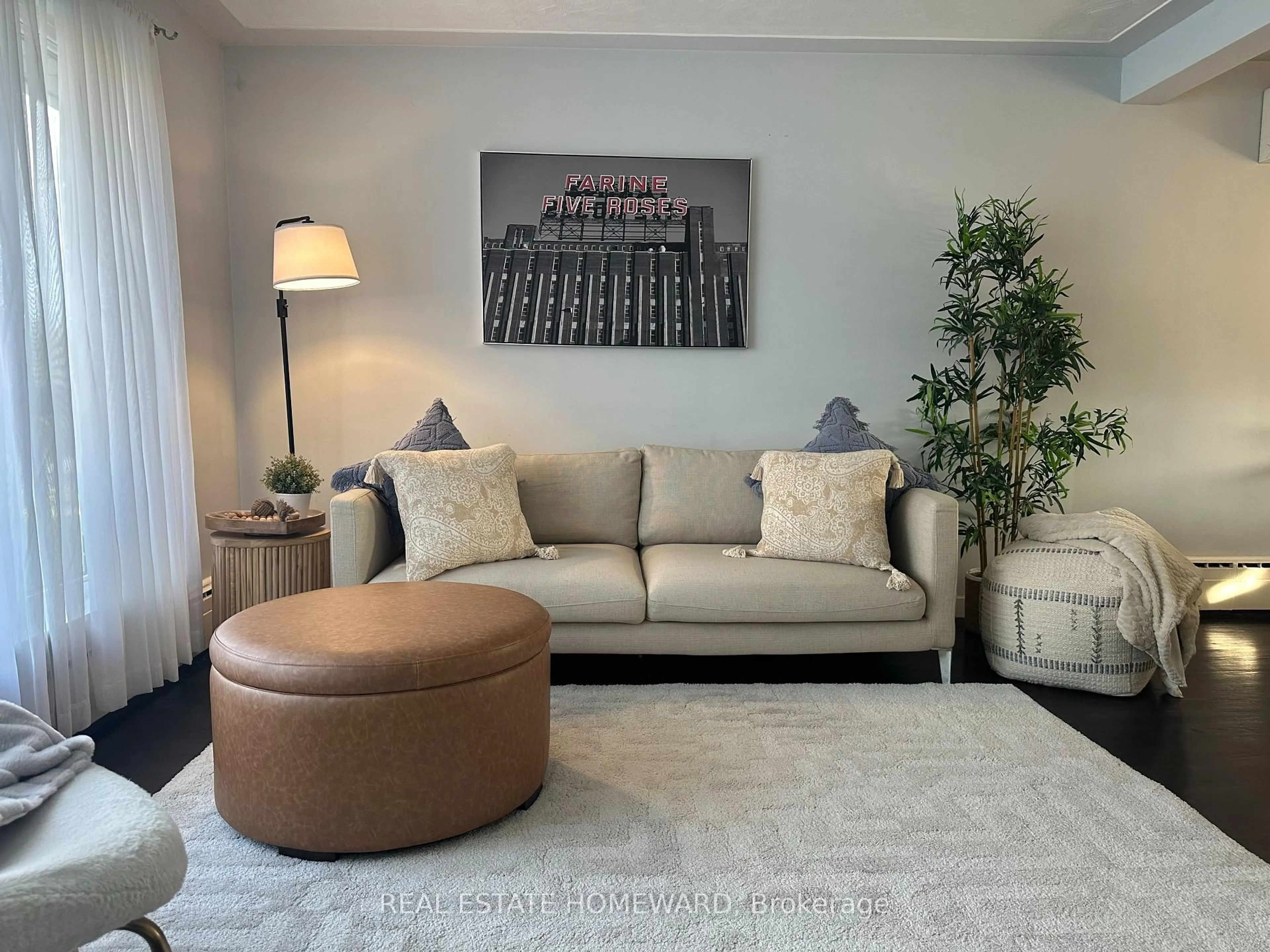 Living room with furniture, unknown for 56 Ivordale Cres, Toronto Ontario M1R 2W6