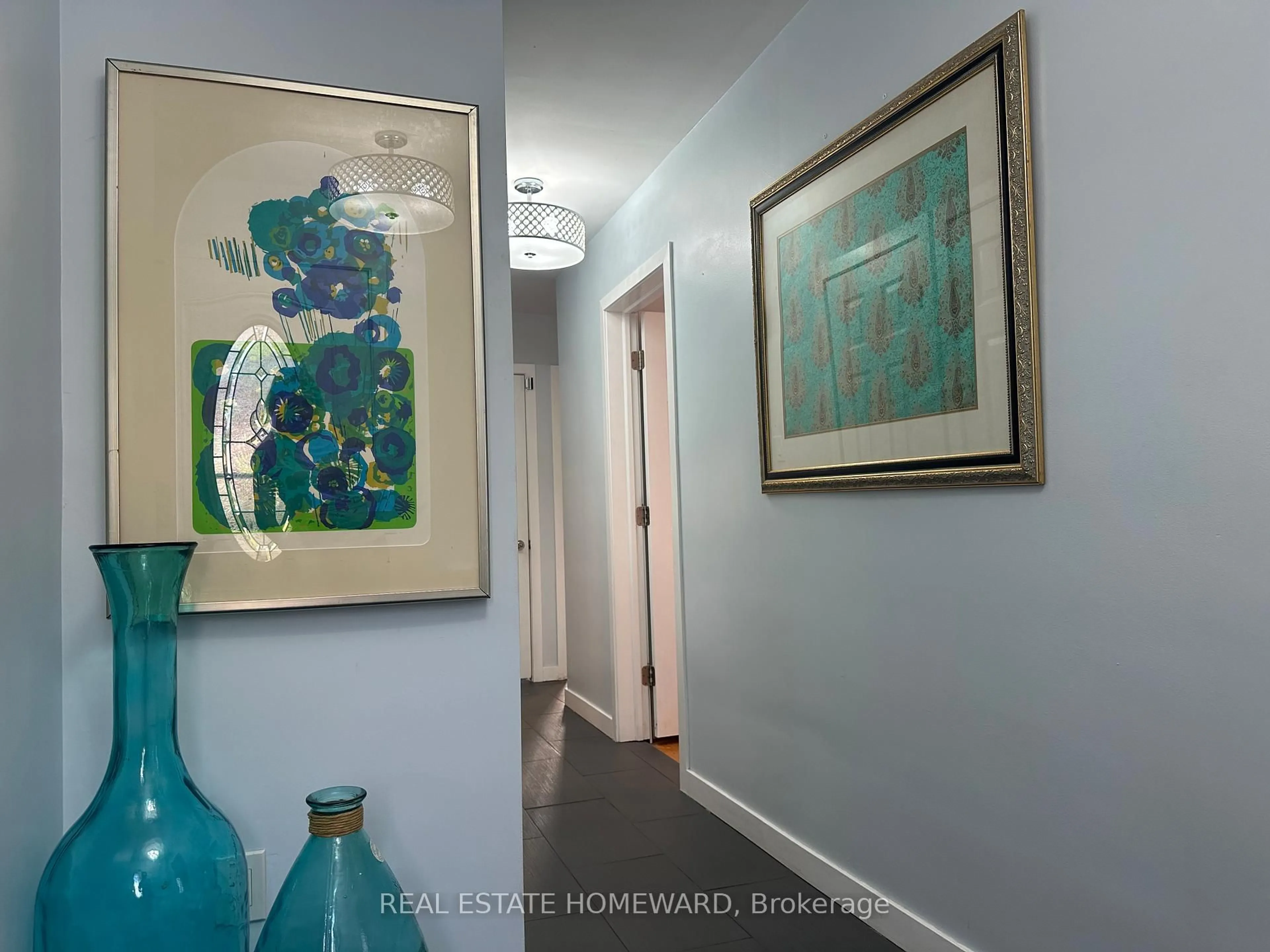 Indoor foyer for 56 Ivordale Cres, Toronto Ontario M1R 2W6