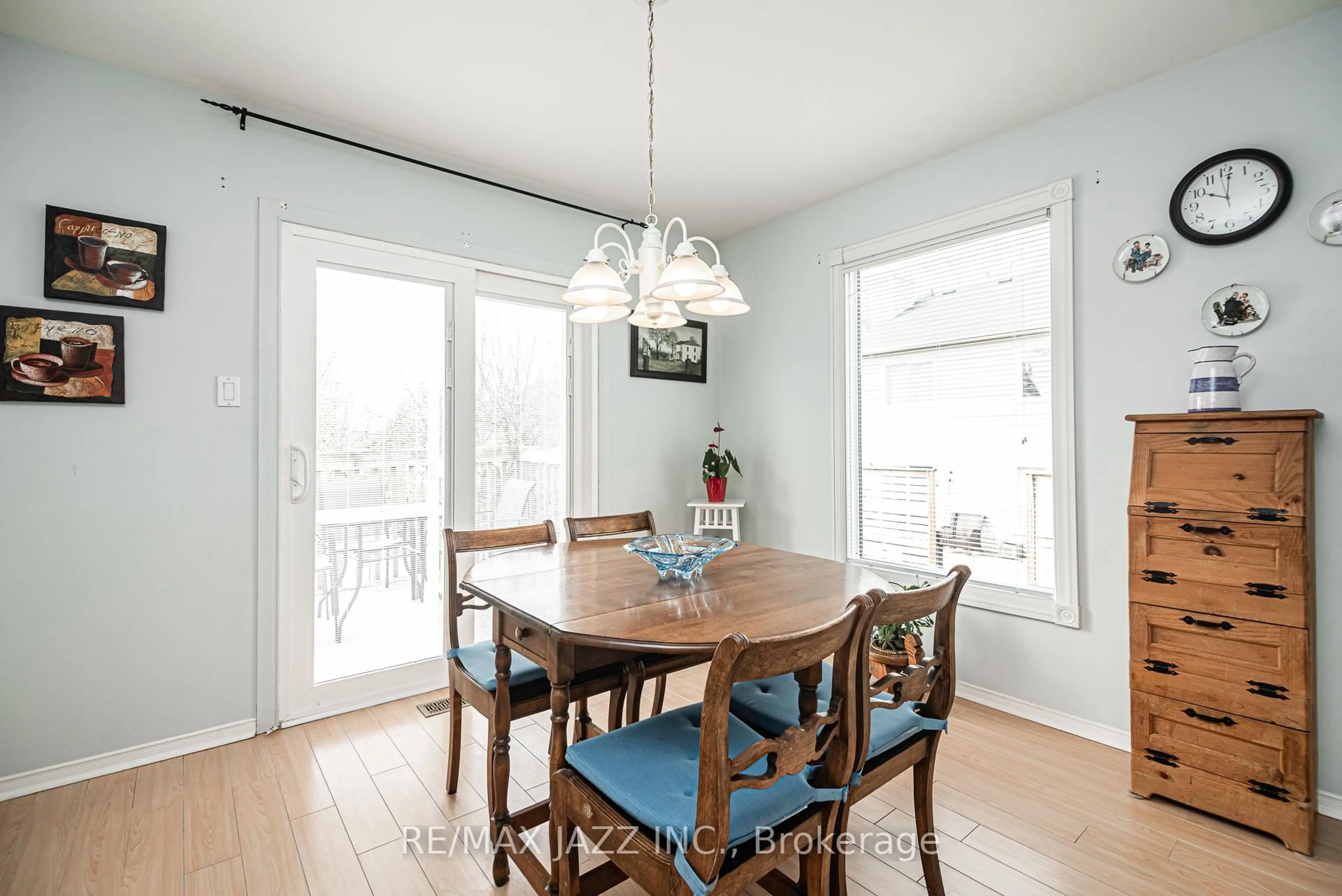 Dining room, wood/laminate floor for 1030 Ripley Cres, Oshawa Ontario L1K 2E6