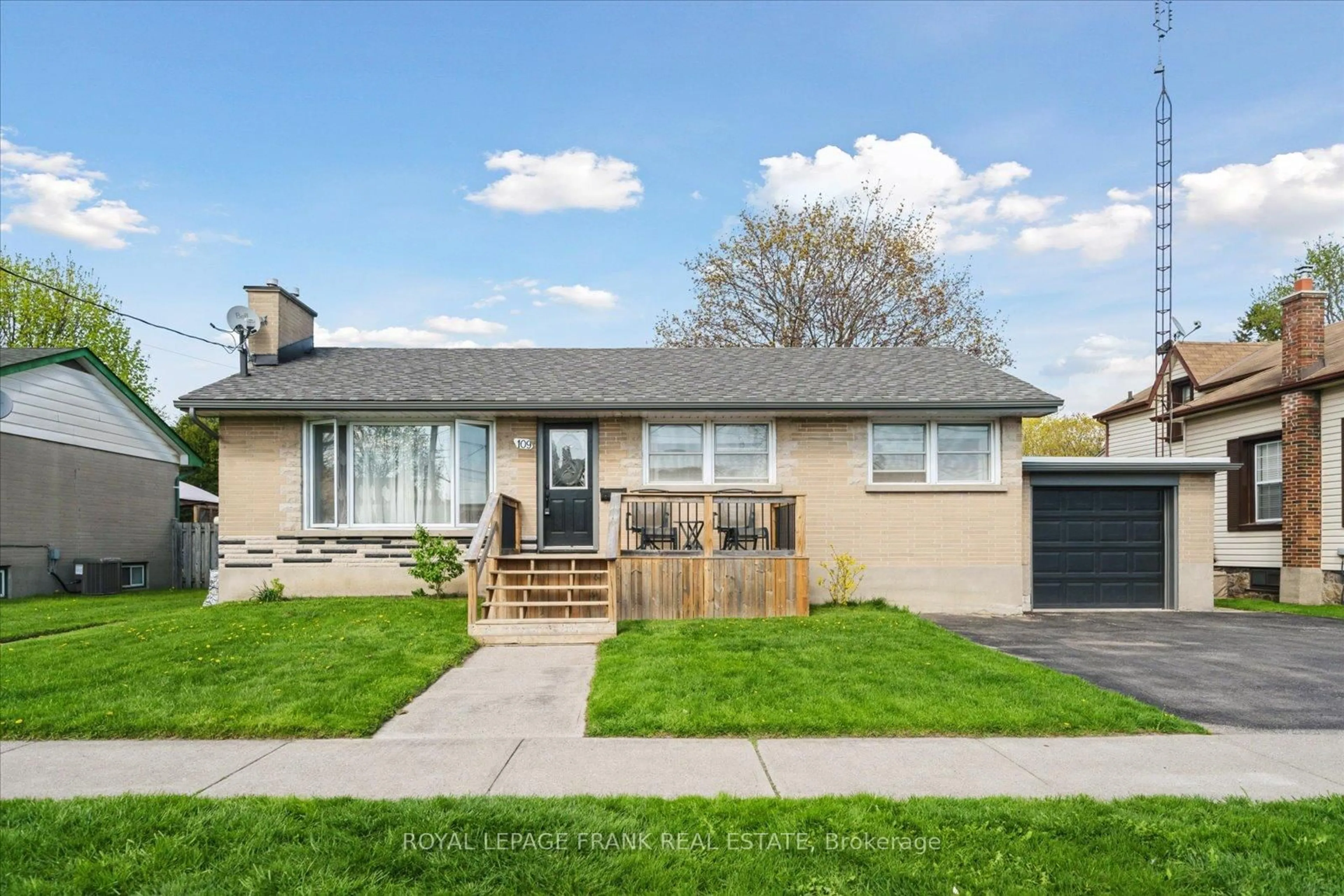 Home with vinyl exterior material, street for 109 Ontario St, Clarington Ontario L1C 2T3