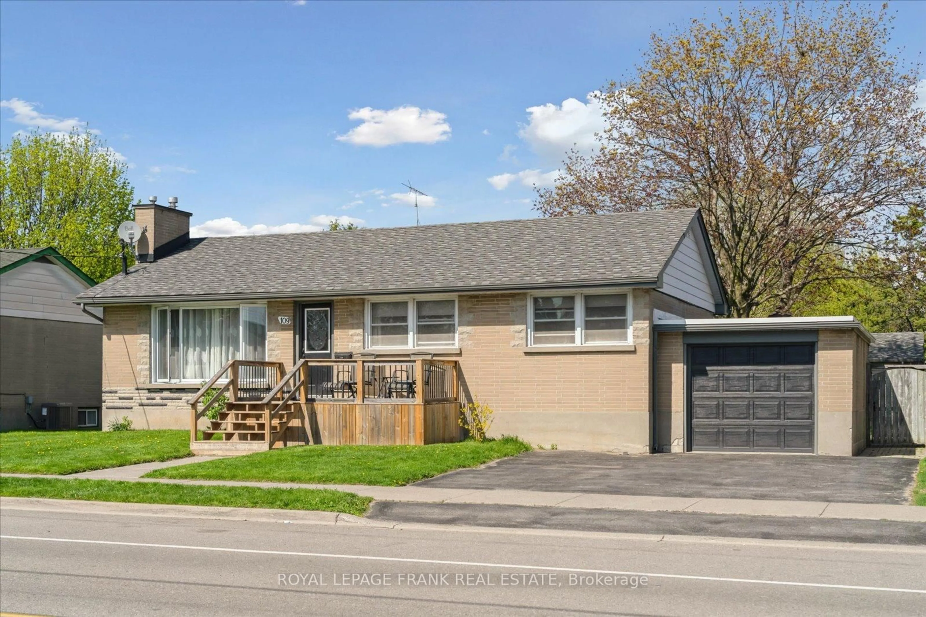 Home with vinyl exterior material, street for 109 Ontario St, Clarington Ontario L1C 2T3