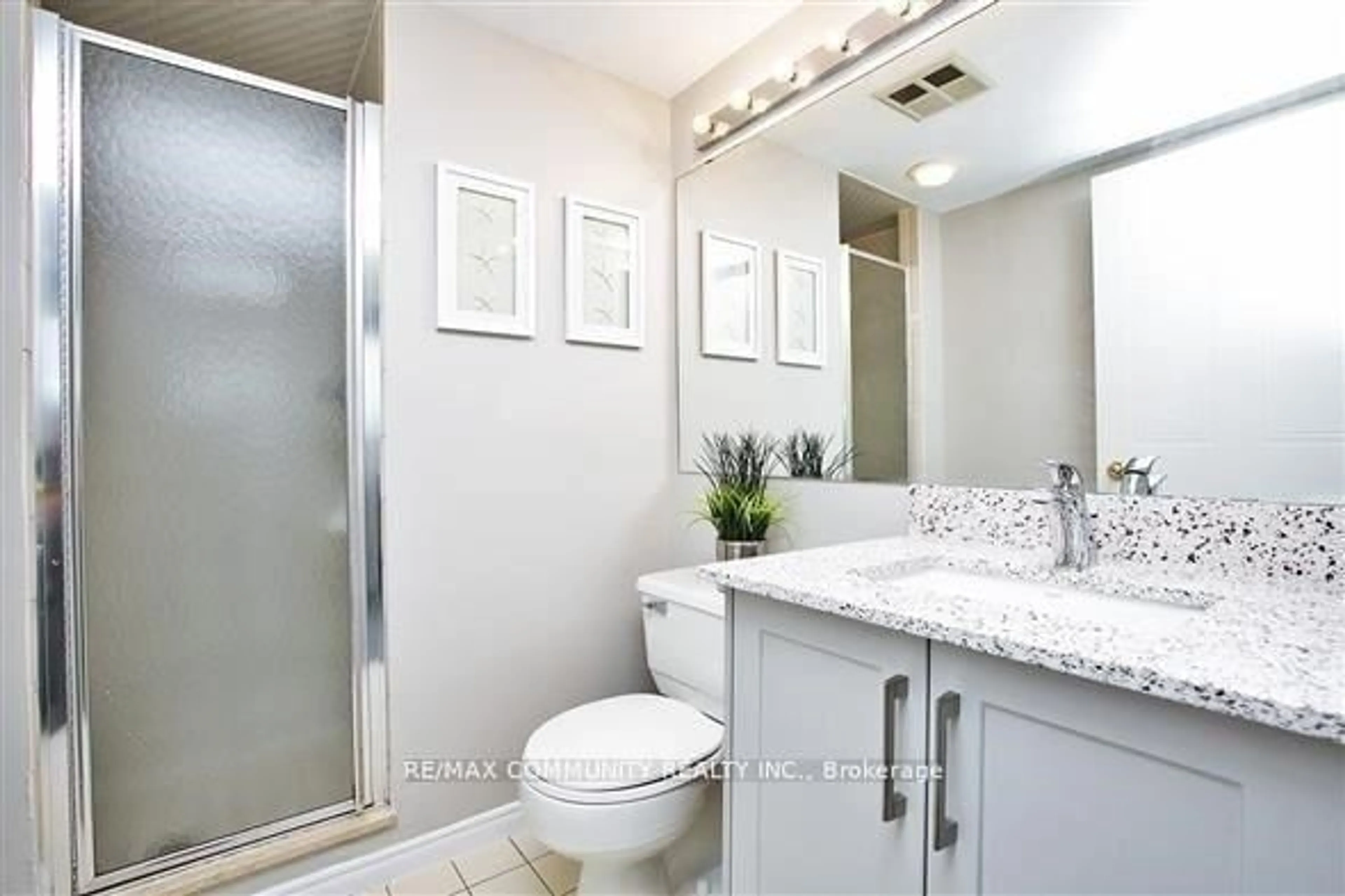 Contemporary bathroom, ceramic/tile floor for 430 Mclevin Ave #1008, Toronto Ontario M1B 5P1