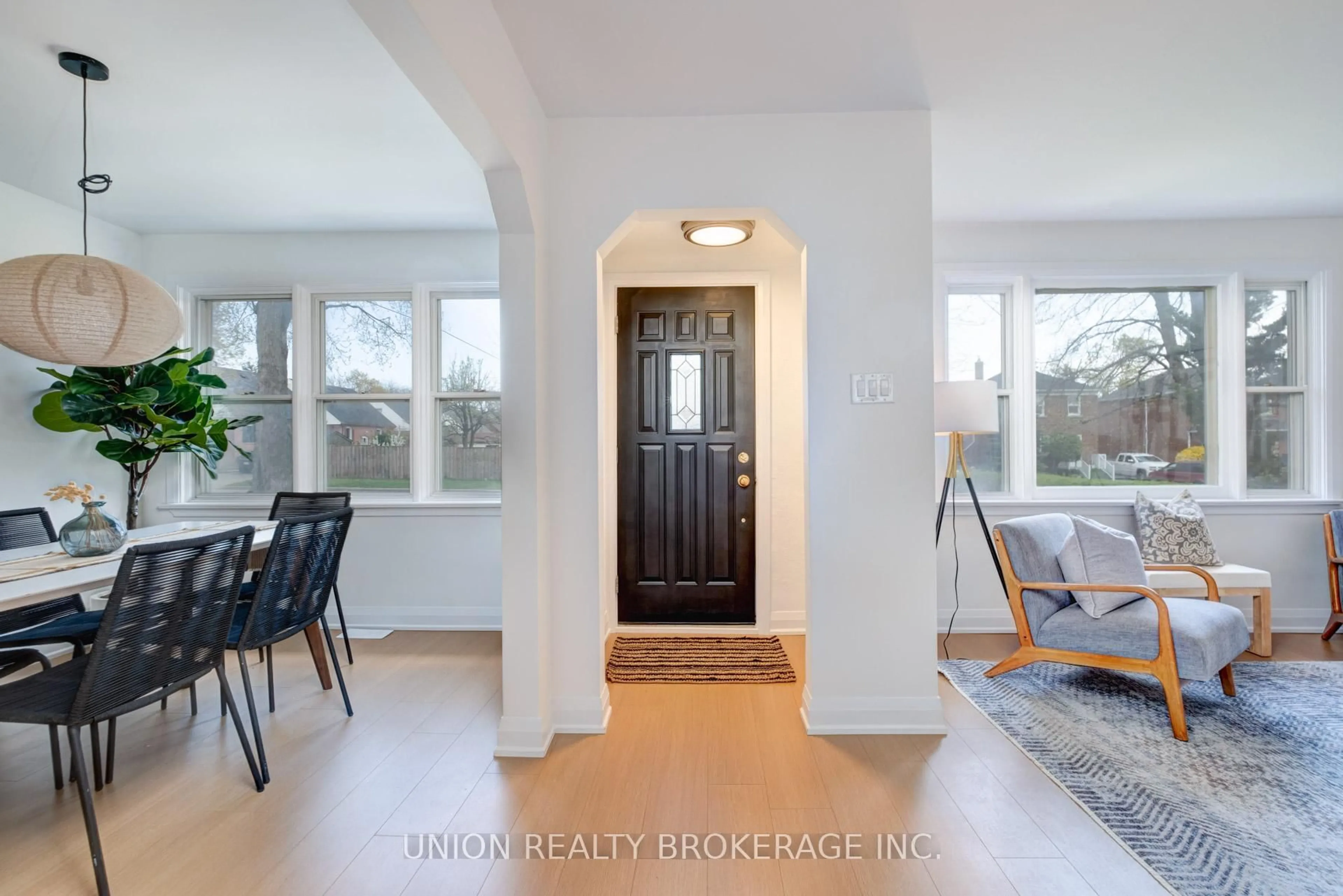 Indoor entryway for 40 Stamford Sq, Toronto Ontario M1L 1X6