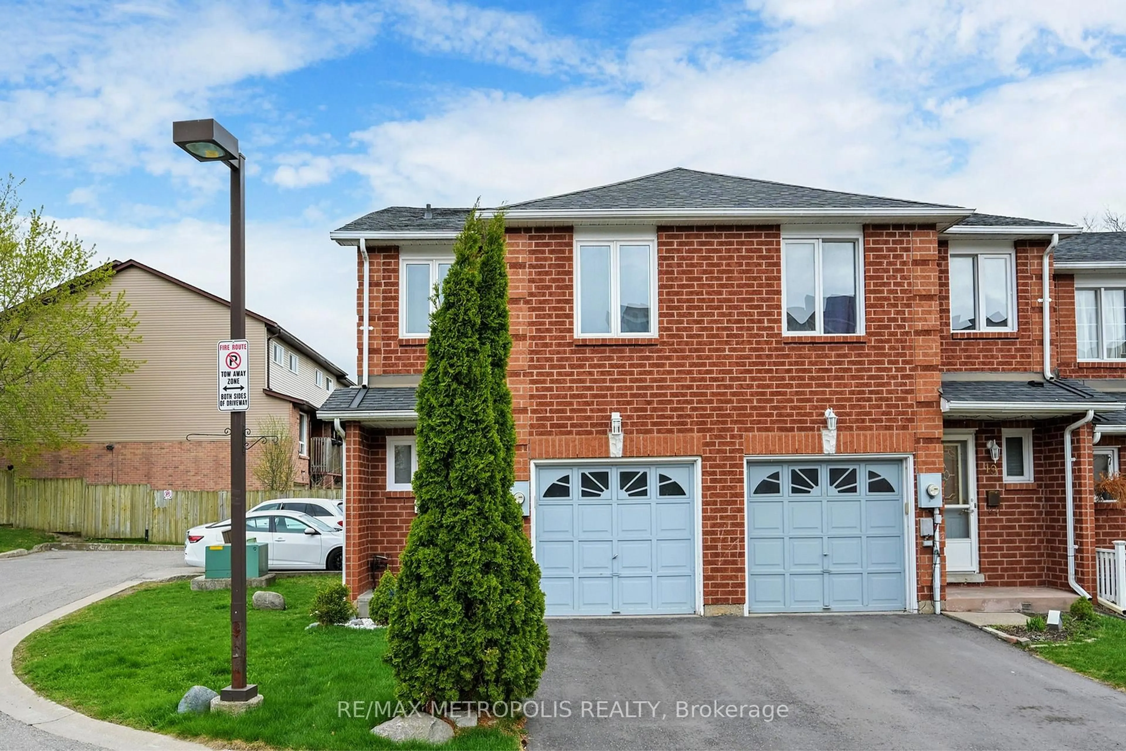 Home with brick exterior material, street for 811 Wilson Rd #20, Oshawa Ontario L1G 7Z5