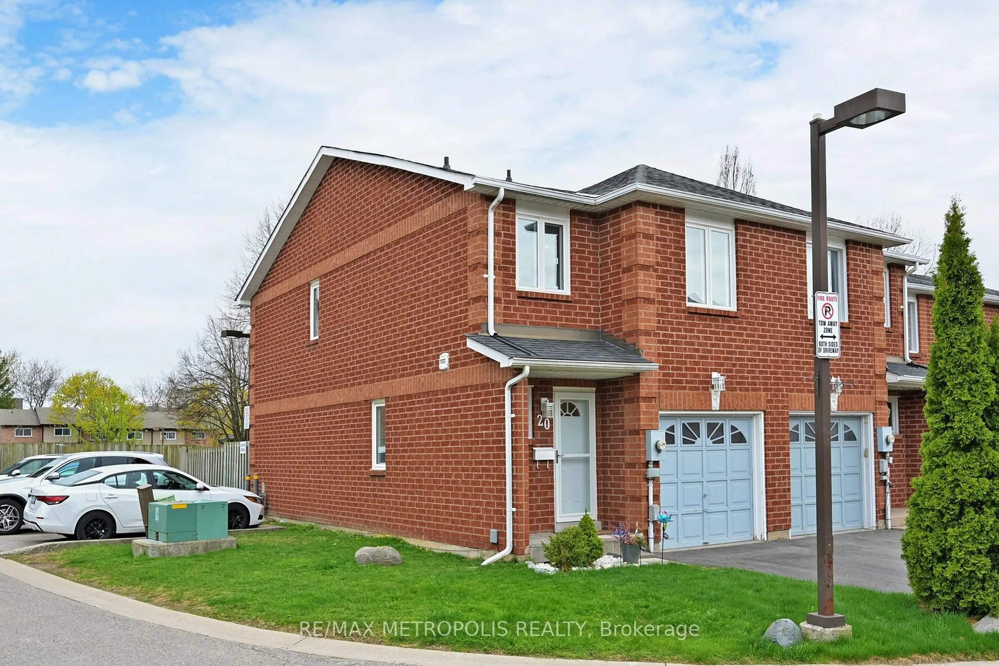 Home with brick exterior material, street for 811 Wilson Rd #20, Oshawa Ontario L1G 7Z5