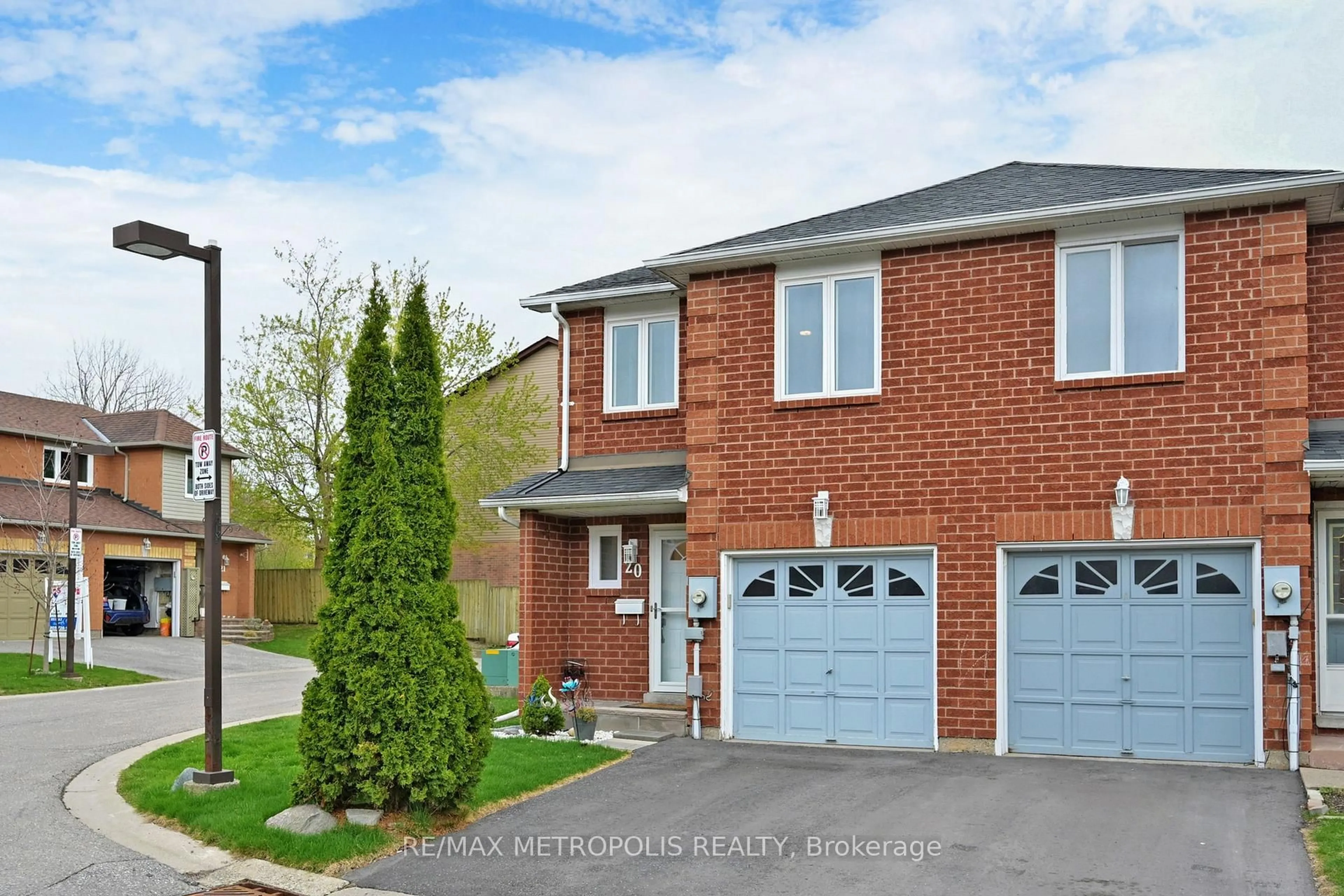 Home with brick exterior material, street for 811 Wilson Rd #20, Oshawa Ontario L1G 7Z5