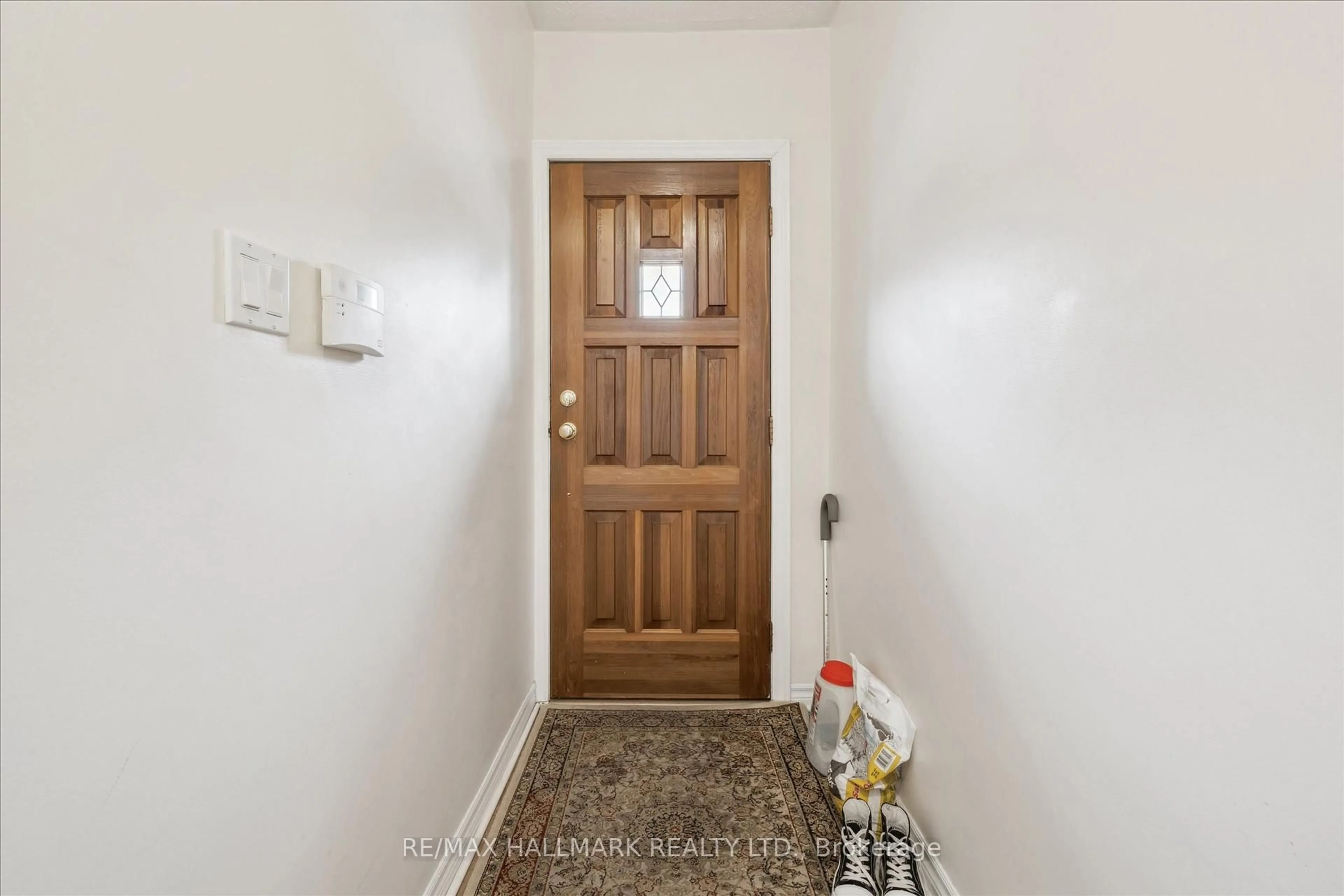 Indoor entryway for 169 Carlaw Ave, Toronto Ontario M4M 2R8