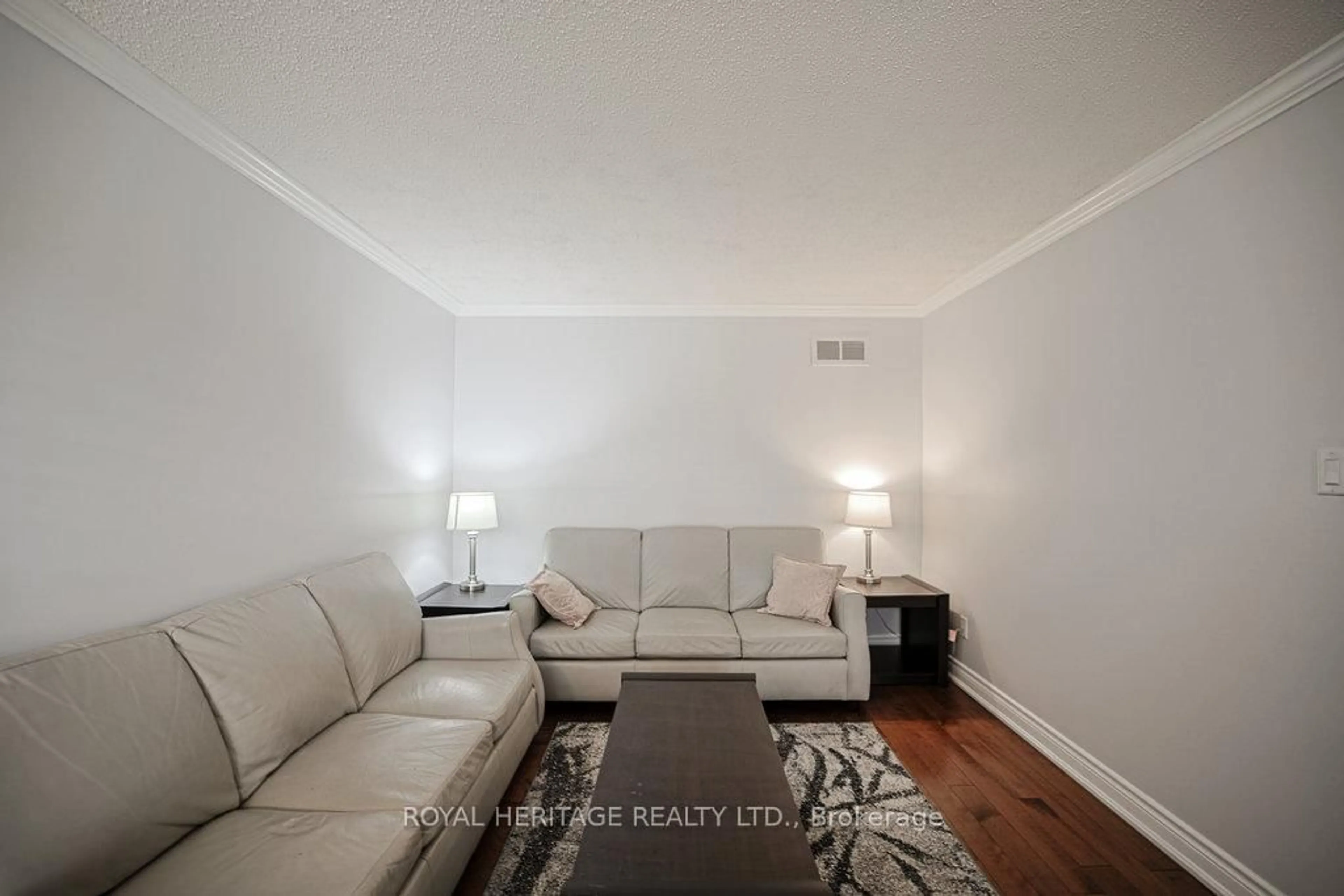 A pic of a room for 1 Broughton Crt, Whitby Ontario L1N 6Y8