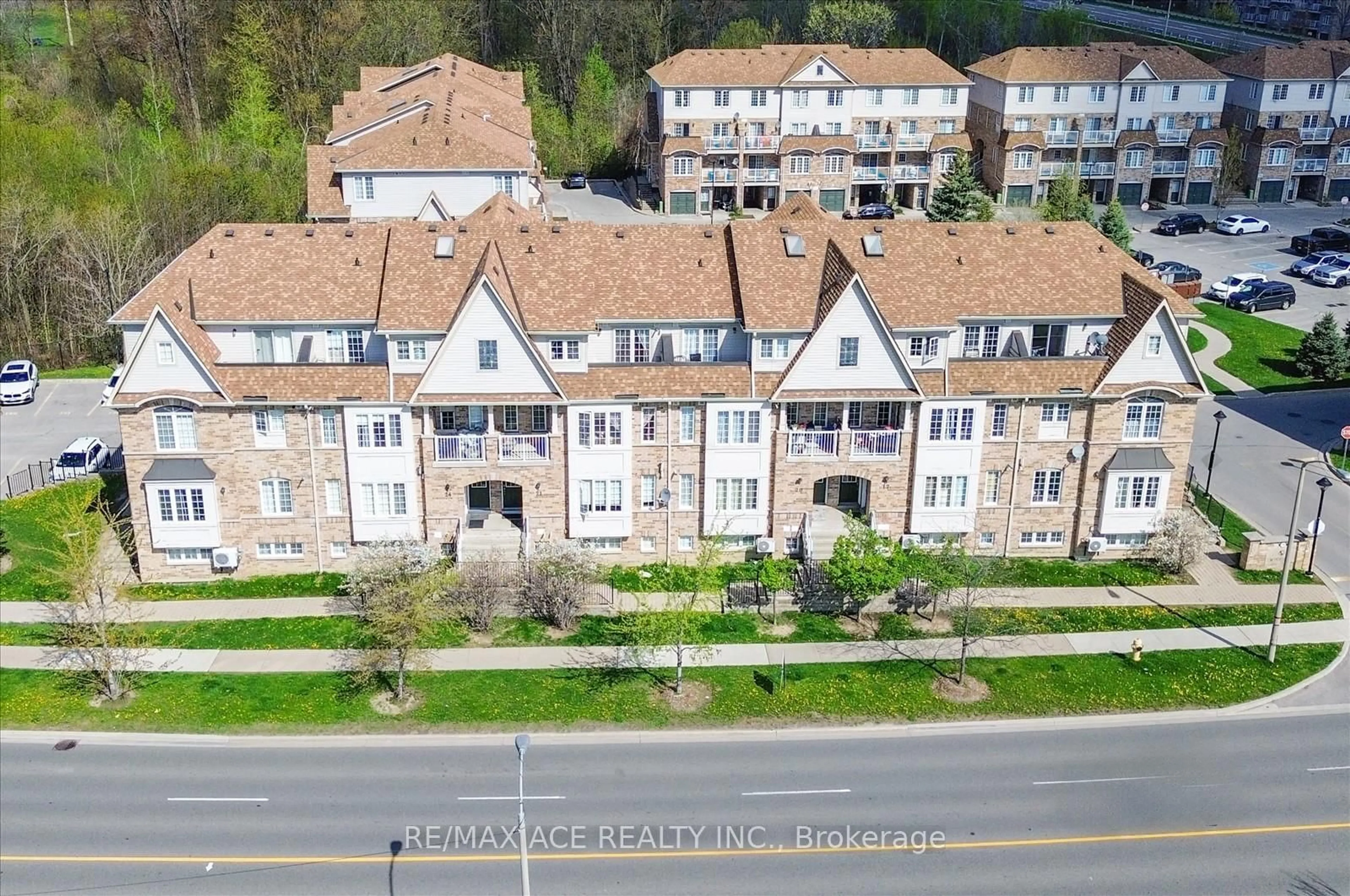 A pic from outside/outdoor area/front of a property/back of a property/a pic from drone, building for 200 Mclevin Ave #20, Toronto Ontario M1B 6C6