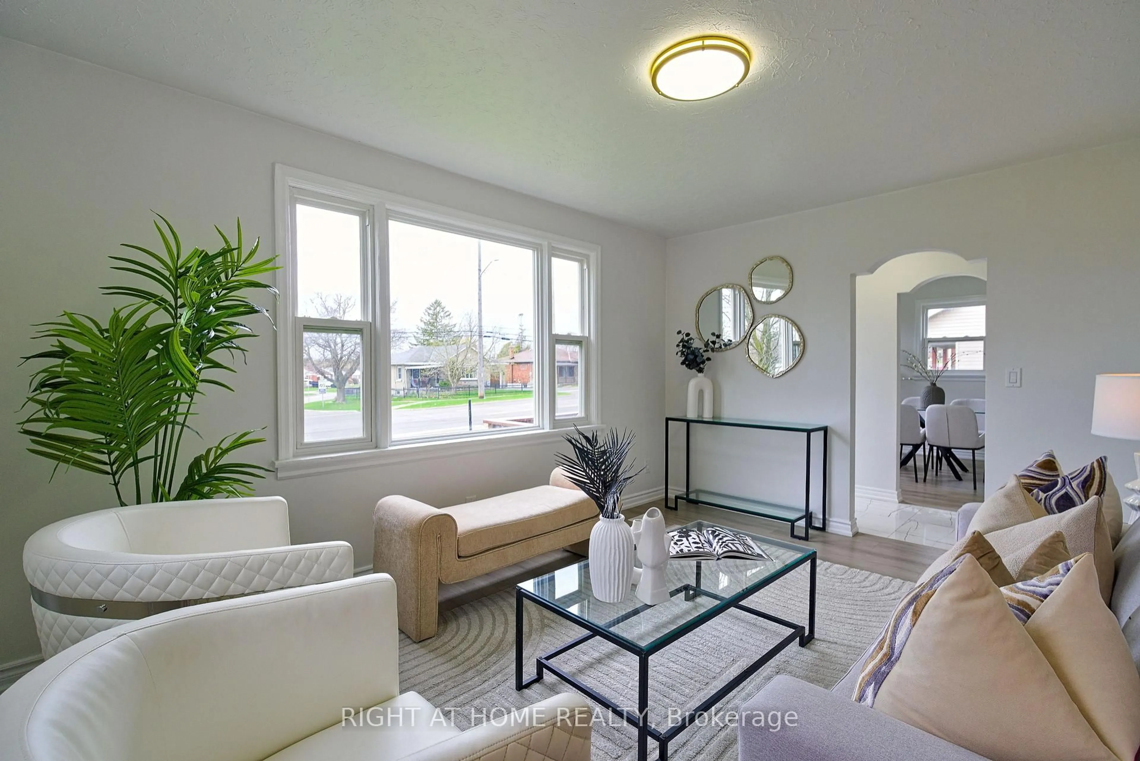 Living room with furniture, unknown for 1275 Simcoe St, Oshawa Ontario L1H 4M1