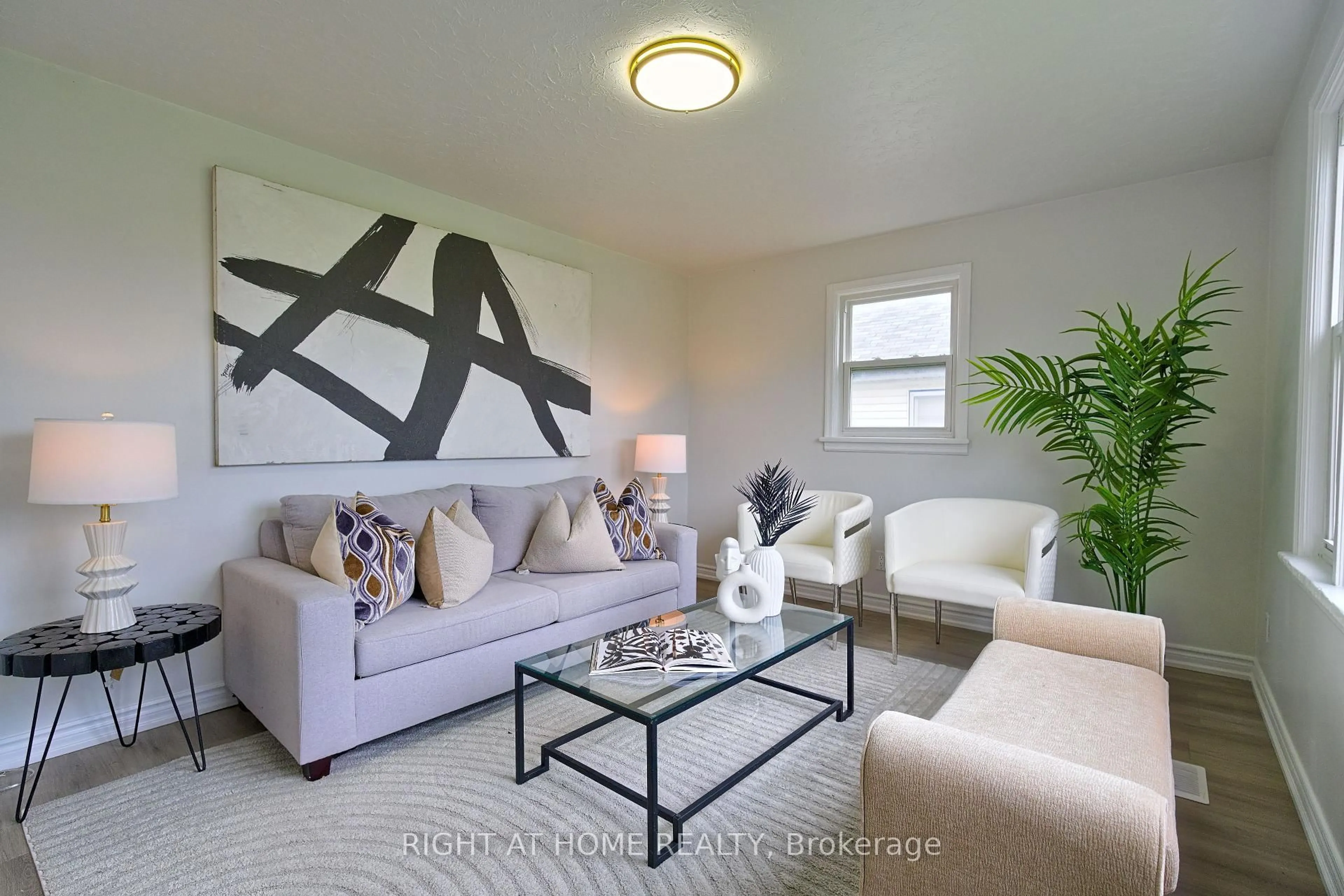 Living room with furniture, unknown for 1275 Simcoe St, Oshawa Ontario L1H 4M1