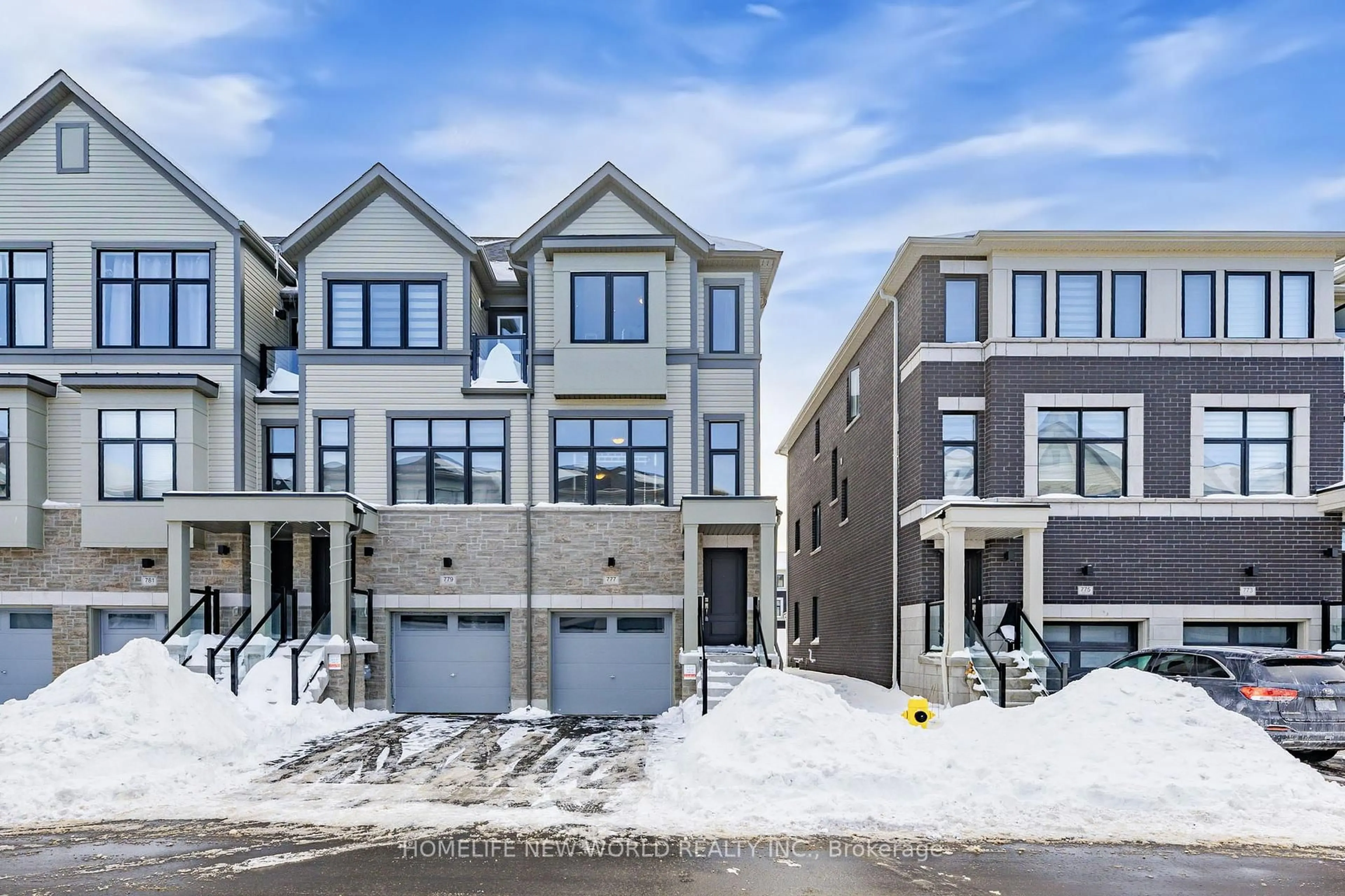 A pic from outside/outdoor area/front of a property/back of a property/a pic from drone, street for 777 Kootenay Path, Oshawa Ontario L1H 0A7