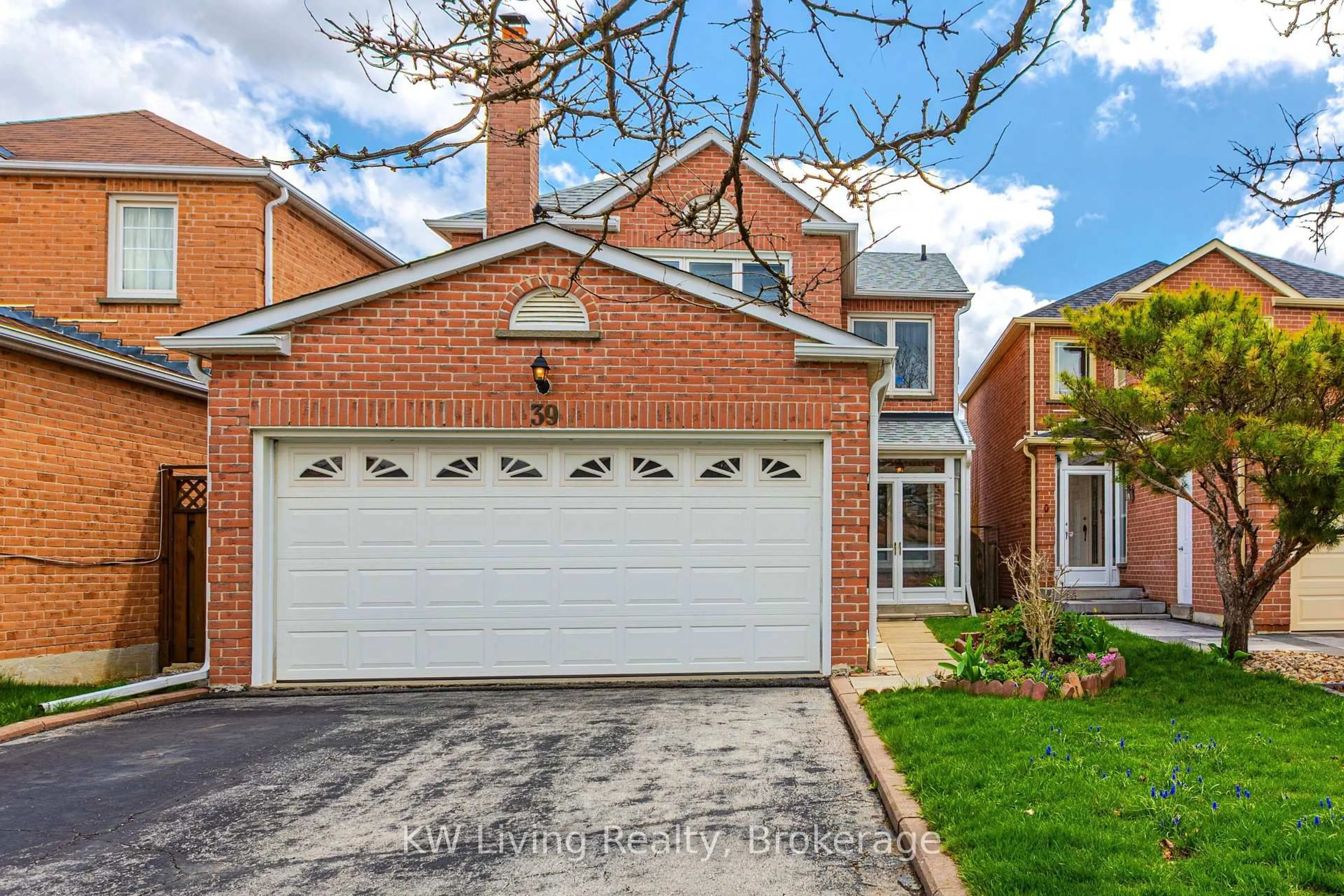 Home with brick exterior material, street for 39 Duxbury Dr, Toronto Ontario M1V 5H2