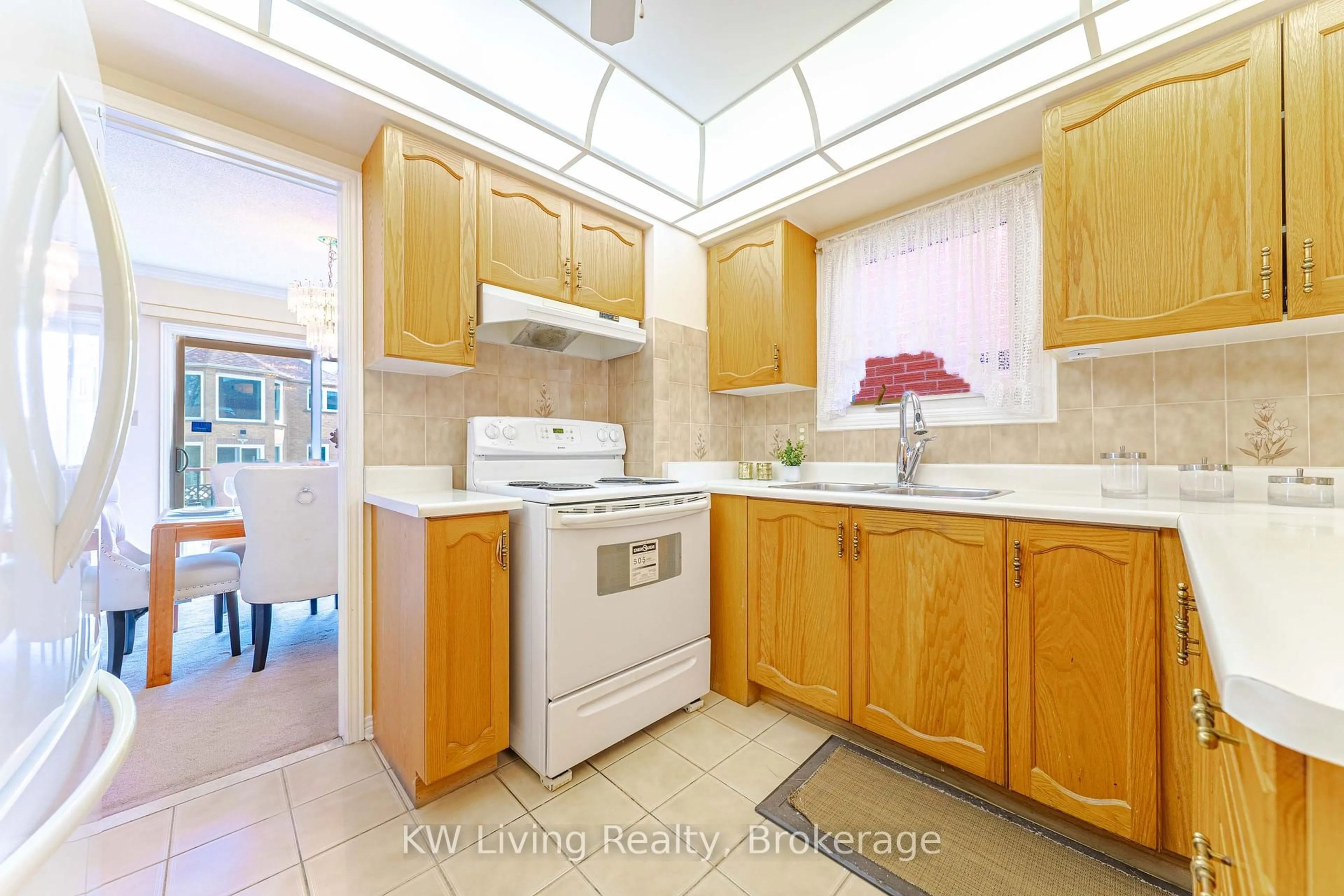 Standard kitchen, unknown for 39 Duxbury Dr, Toronto Ontario M1V 5H2