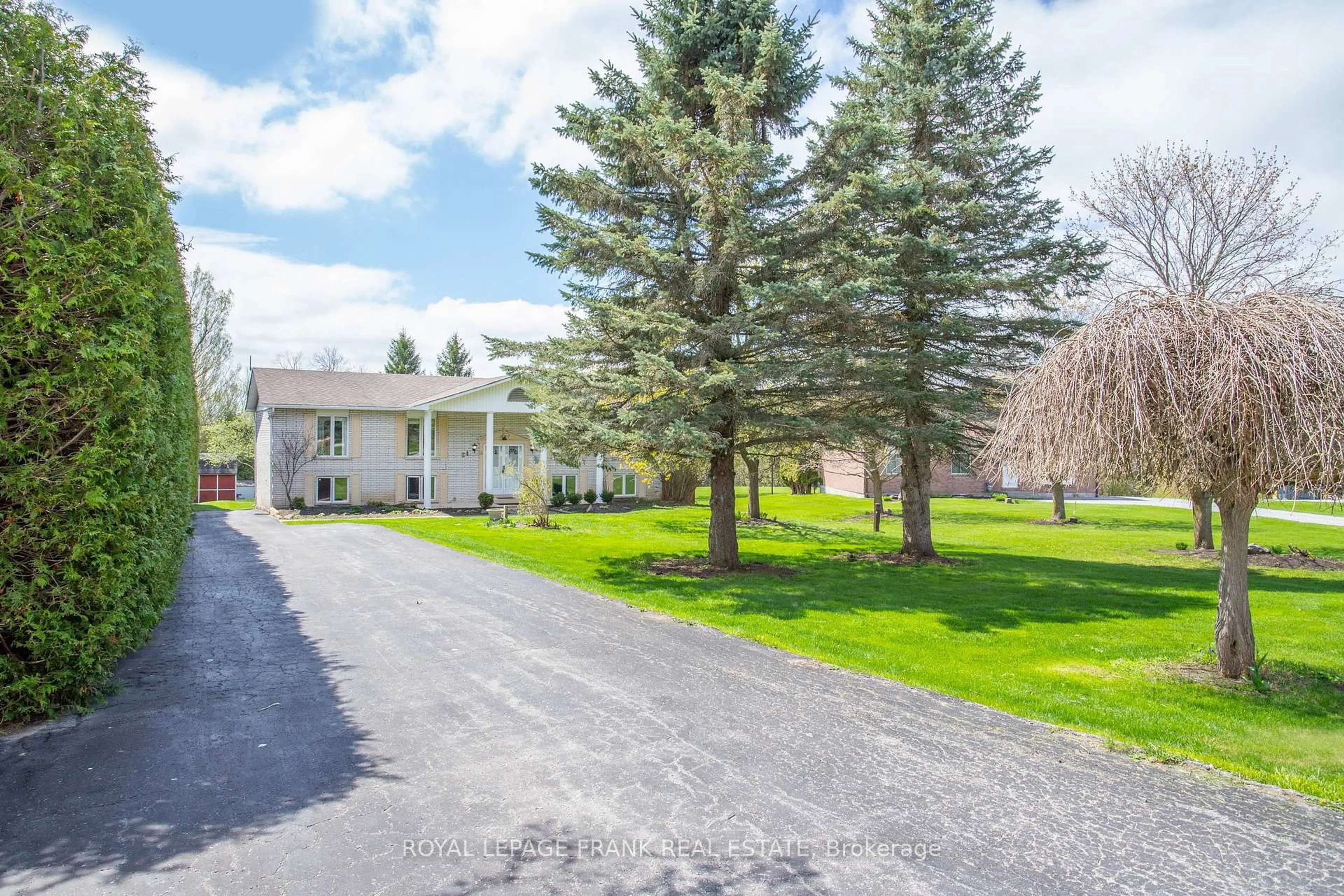 A pic from outside/outdoor area/front of a property/back of a property/a pic from drone, street for 24 Pearl Dr, Scugog Ontario L0C 1B0